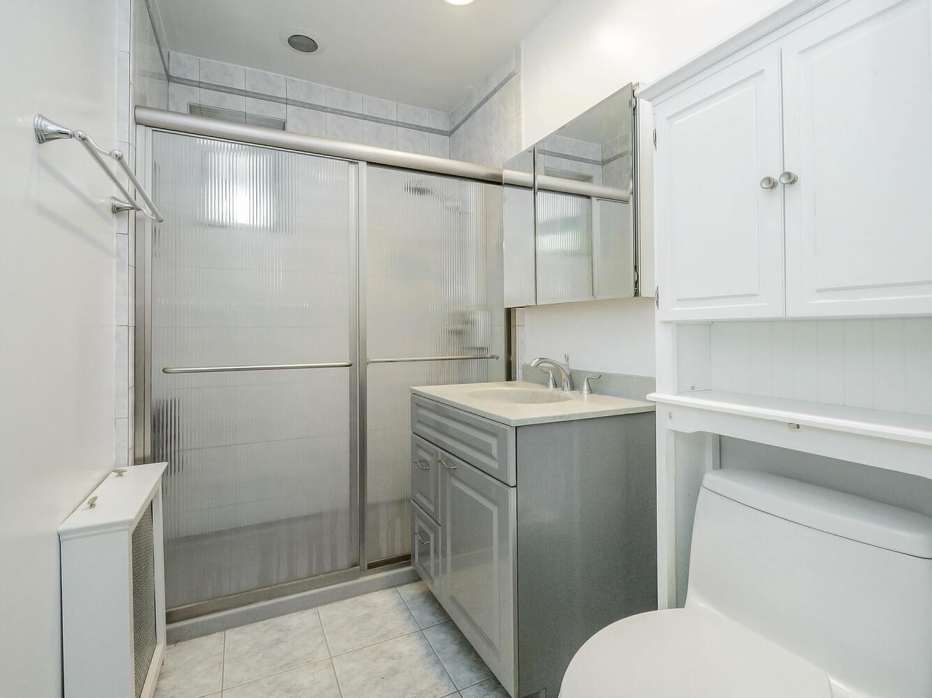 32 Pearsall Avenue # 3A, Glen Cove, NY 11542