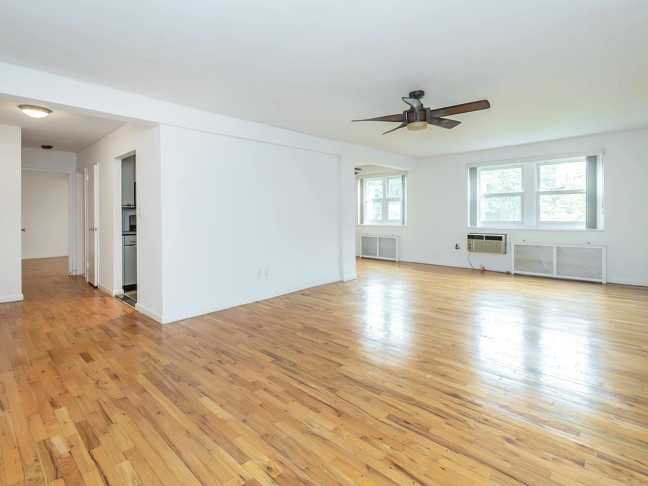 32 Pearsall Avenue # 3A, Glen Cove, NY 11542