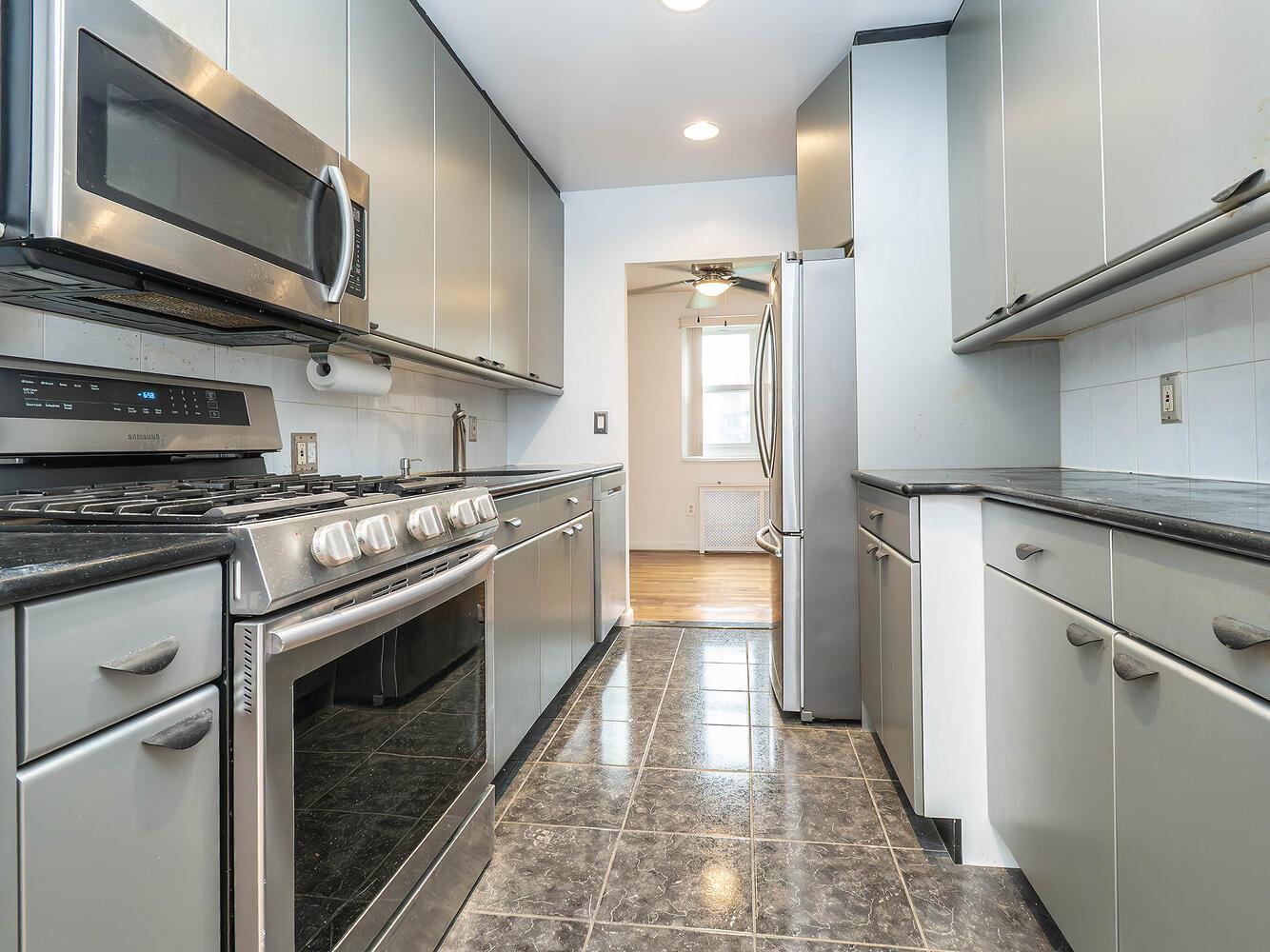 32 Pearsall Avenue # 3A, Glen Cove, NY 11542