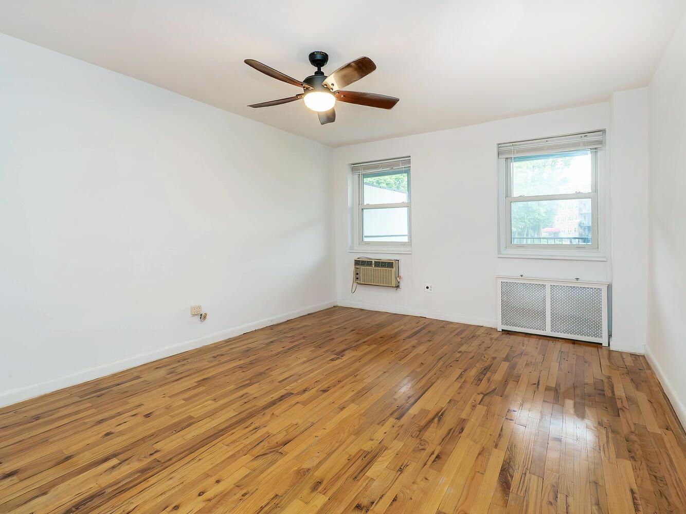 32 Pearsall Avenue # 3A, Glen Cove, NY 11542