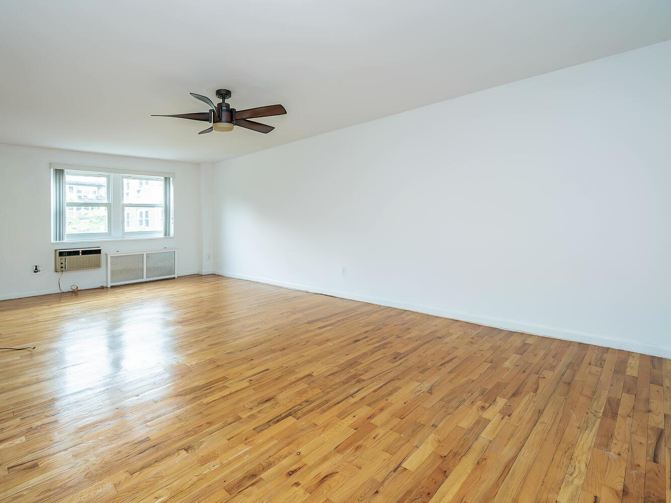 32 Pearsall Avenue # 3A, Glen Cove, NY 11542