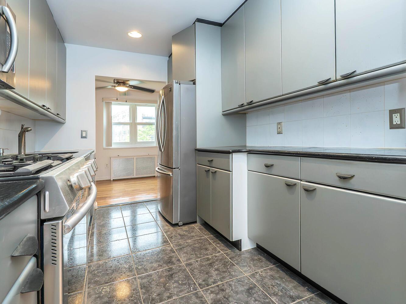 32 Pearsall Avenue # 3A, Glen Cove, NY 11542