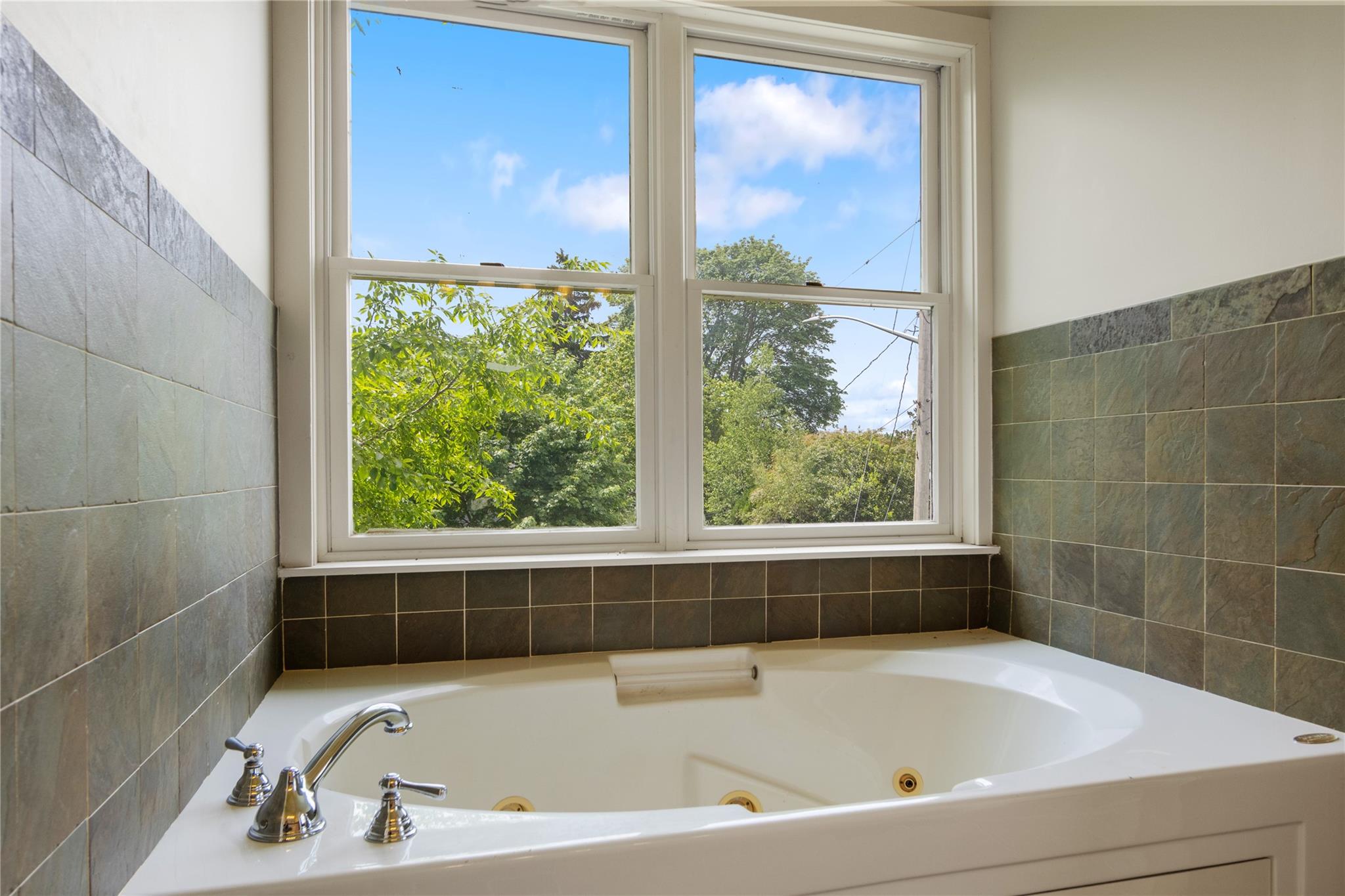 4 Brown Drive, Pearl River, NY 10965