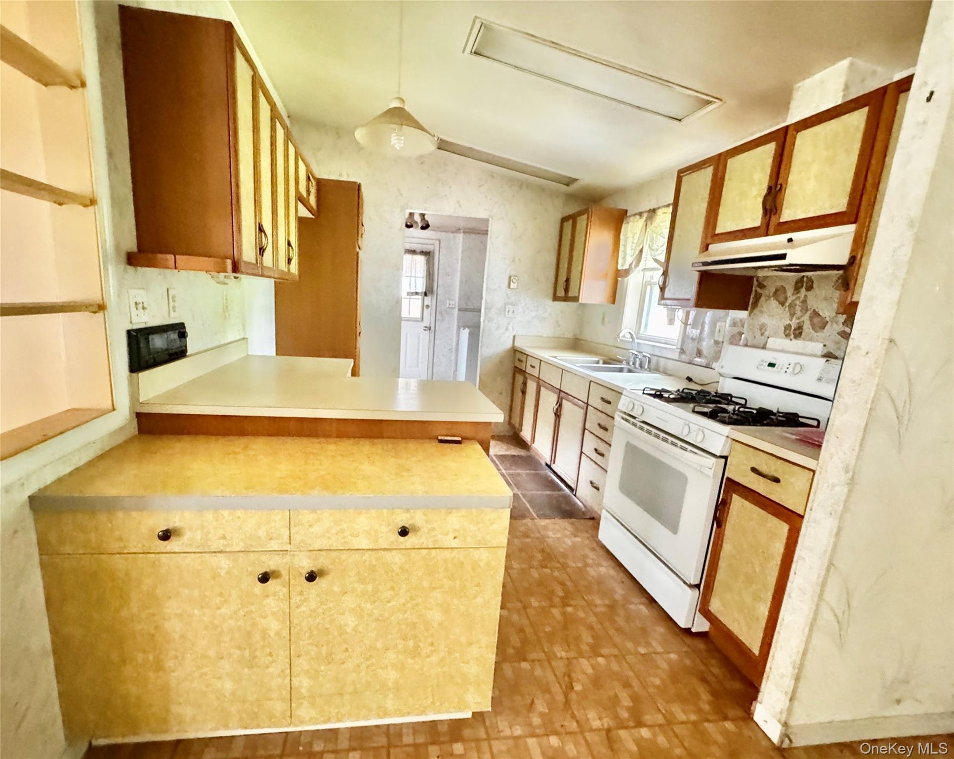 20 Shore Drive, Elizaville, NY 12523