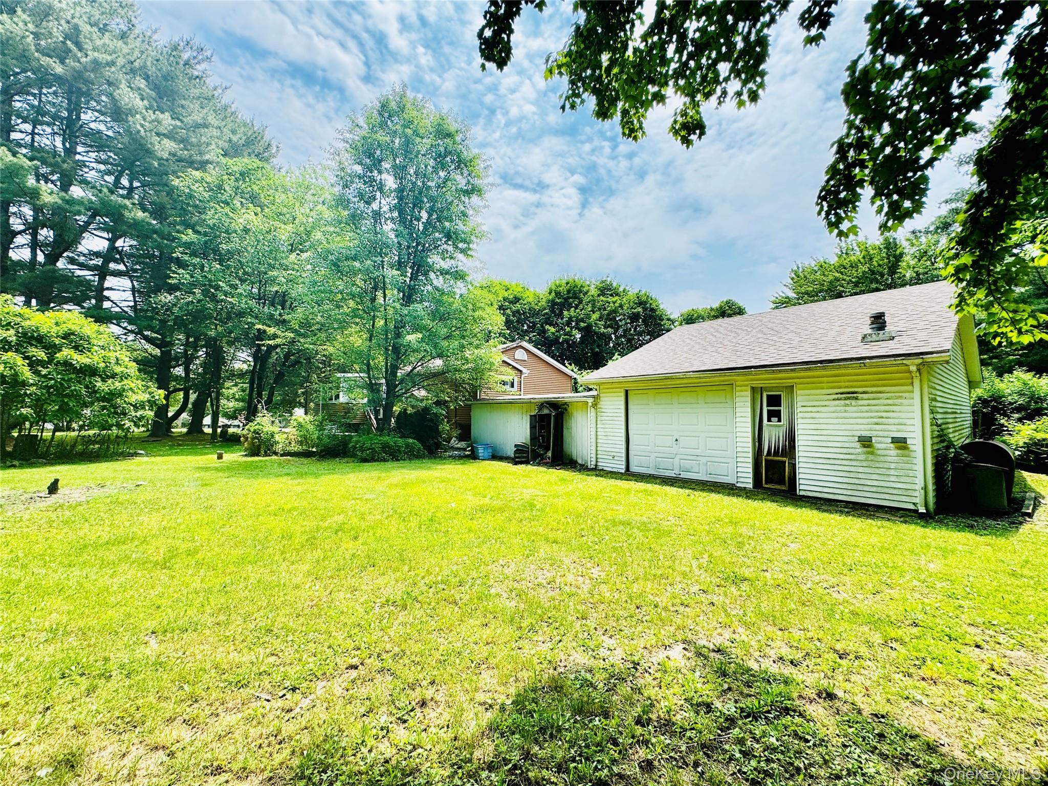 20 Shore Drive, Elizaville, NY 12523