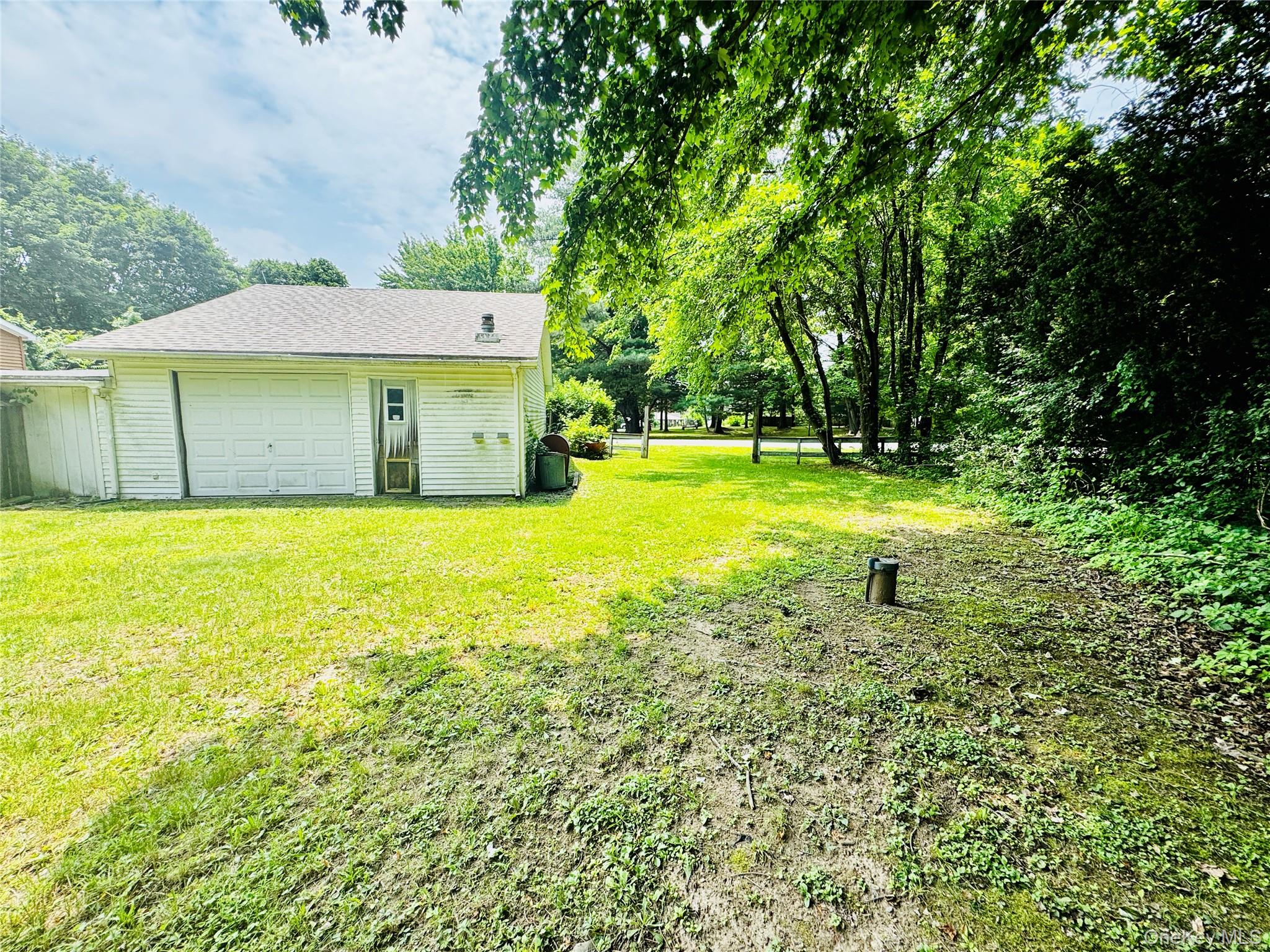 20 Shore Drive, Elizaville, NY 12523