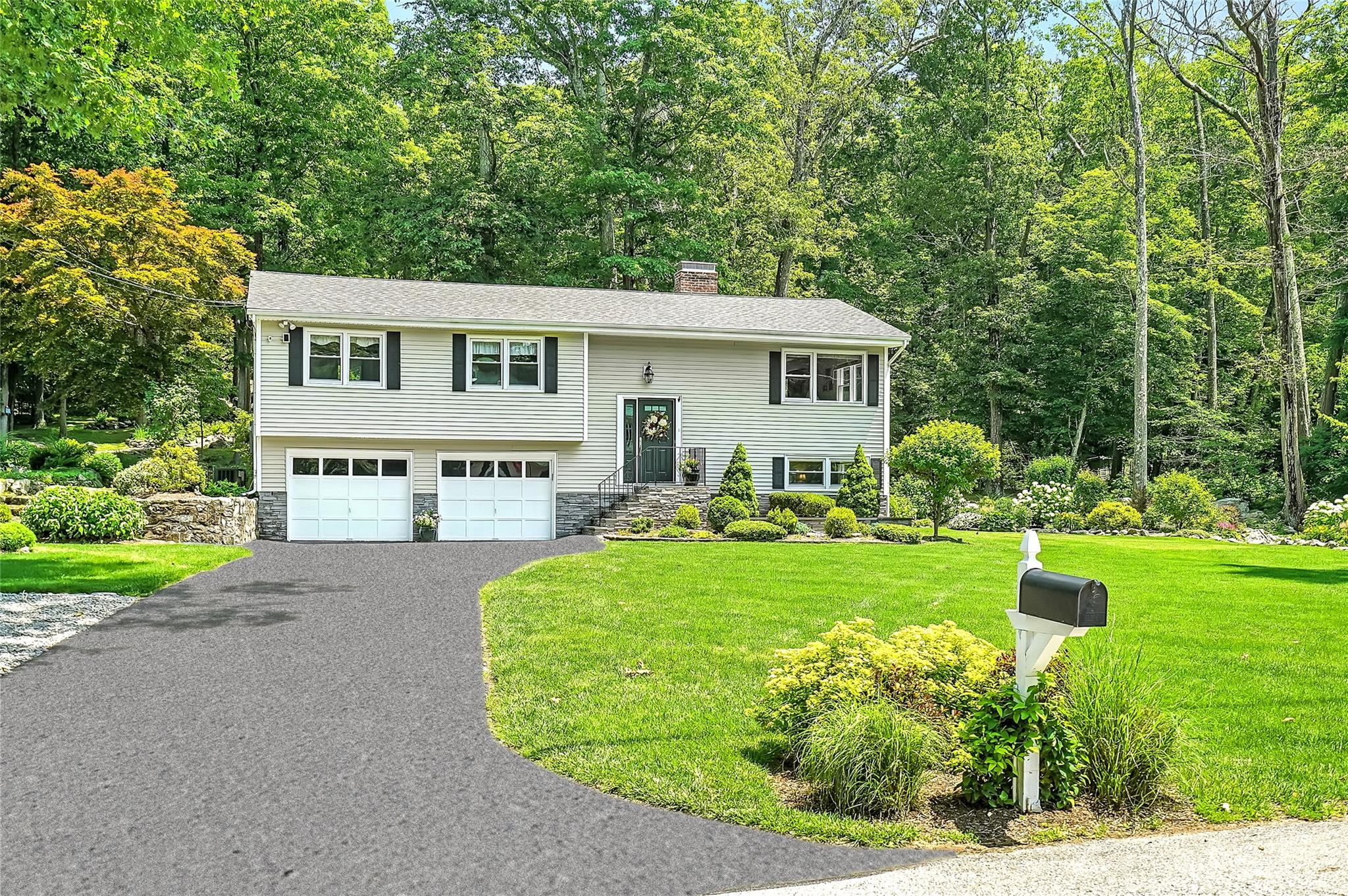 69 Clove Brook Drive, Cold Spring, NY 10516