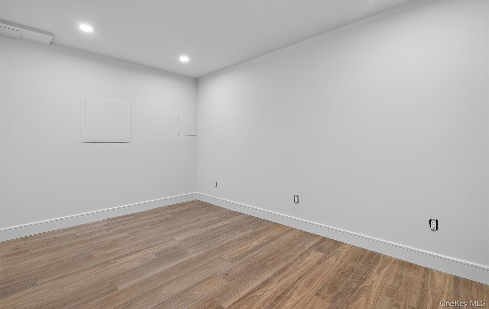 26 Windemere Way, Woodbury, NY 11797