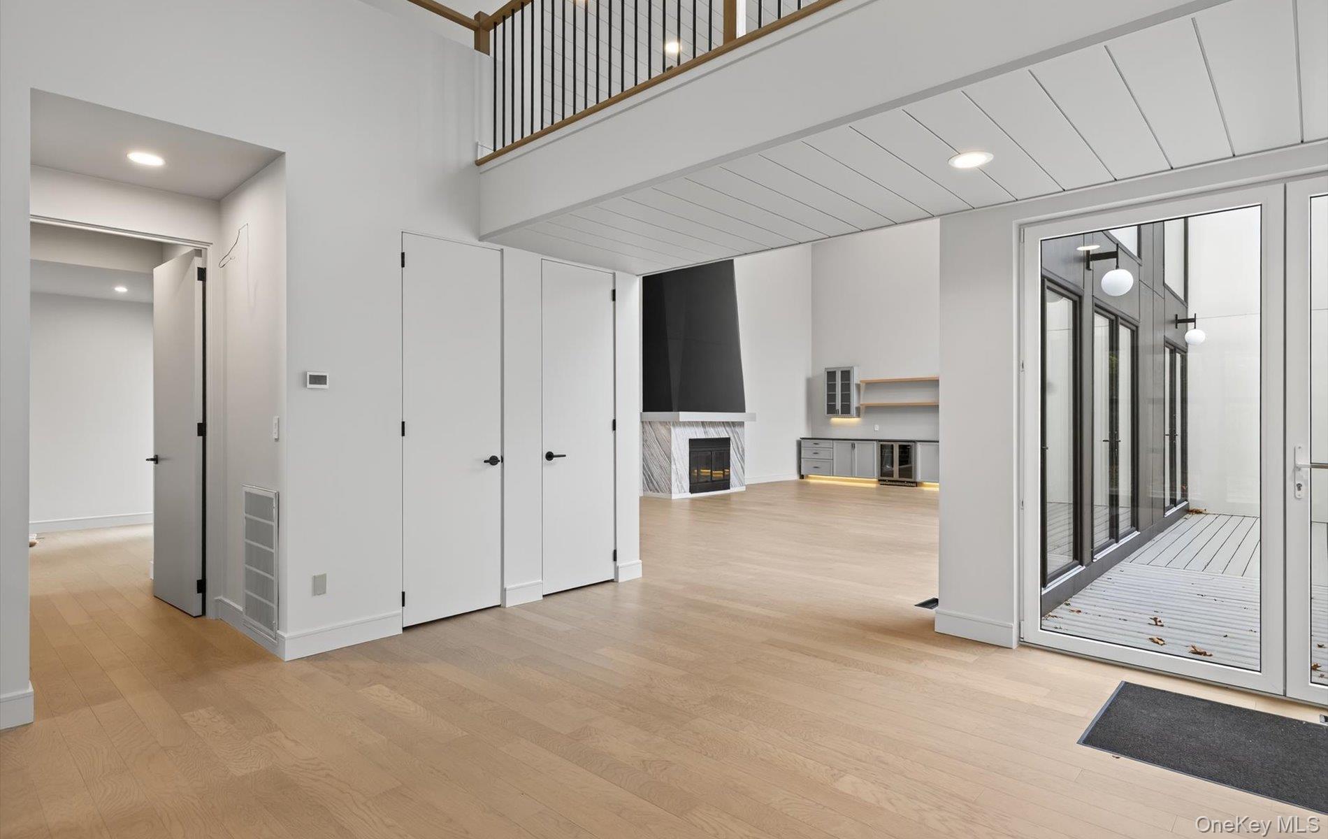 26 Windemere Way, Woodbury, NY 11797