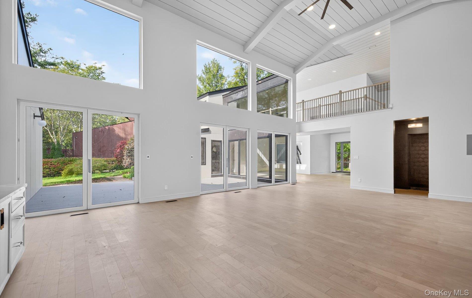 26 Windemere Way, Woodbury, NY 11797