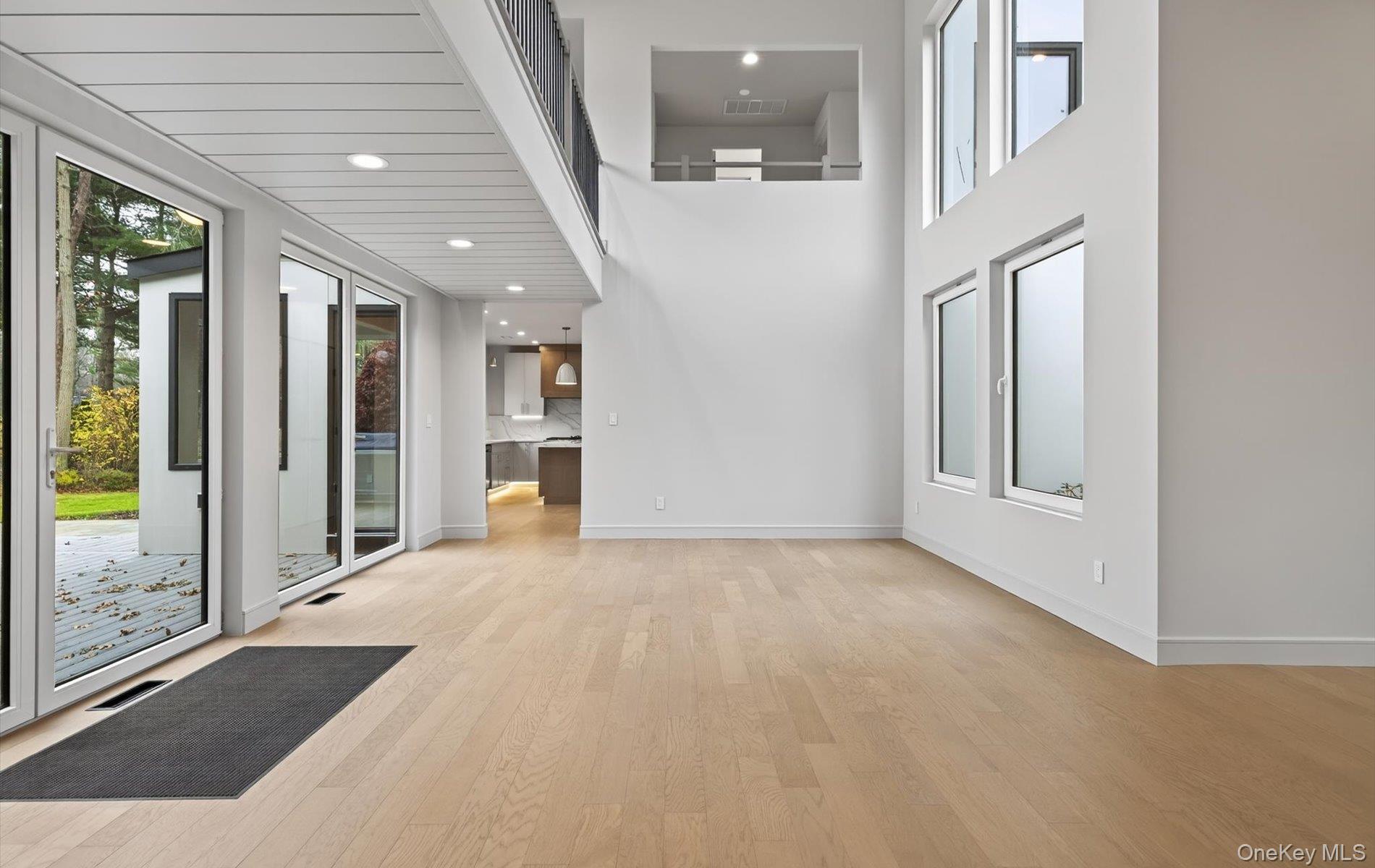 26 Windemere Way, Woodbury, NY 11797