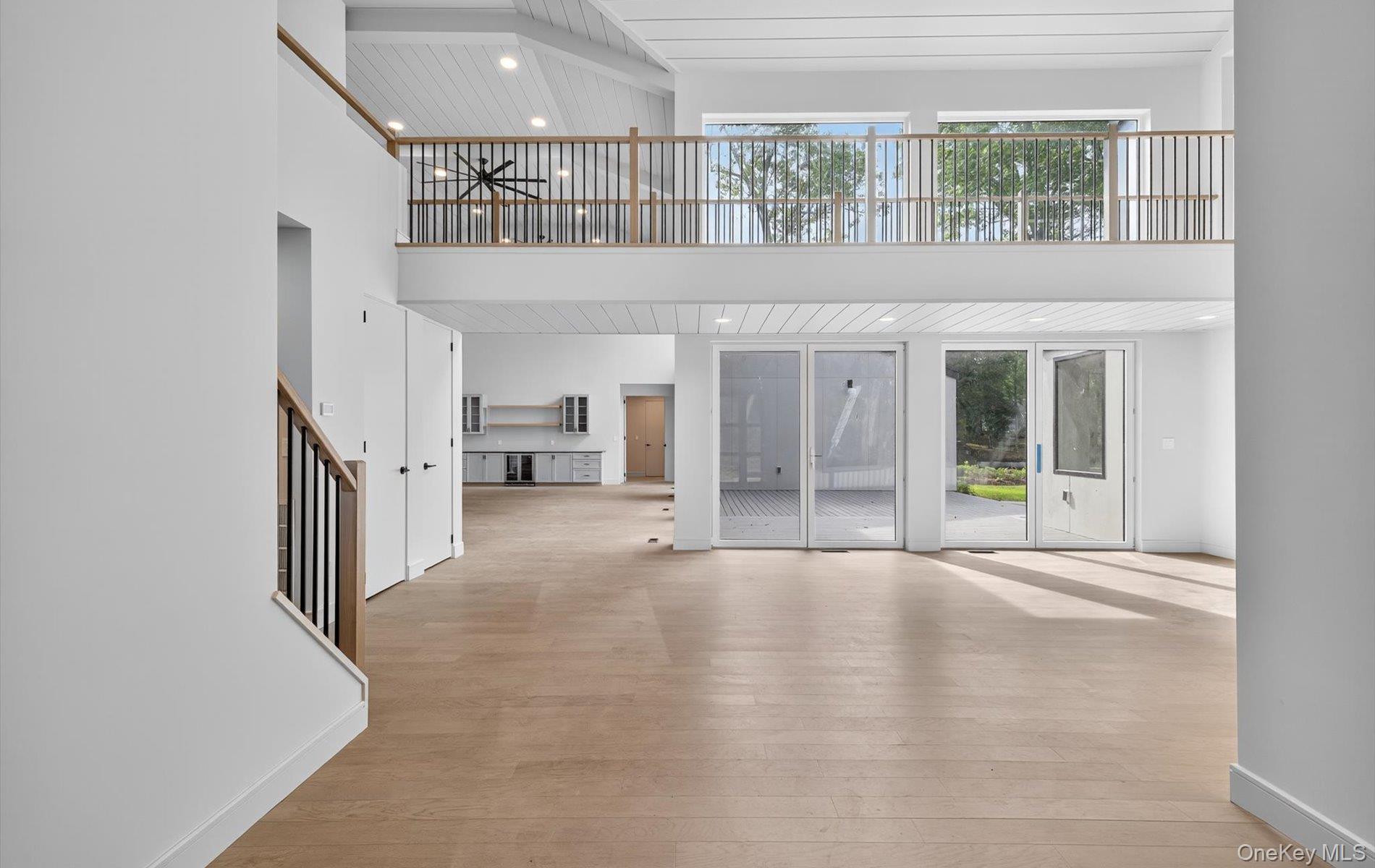 26 Windemere Way, Woodbury, NY 11797