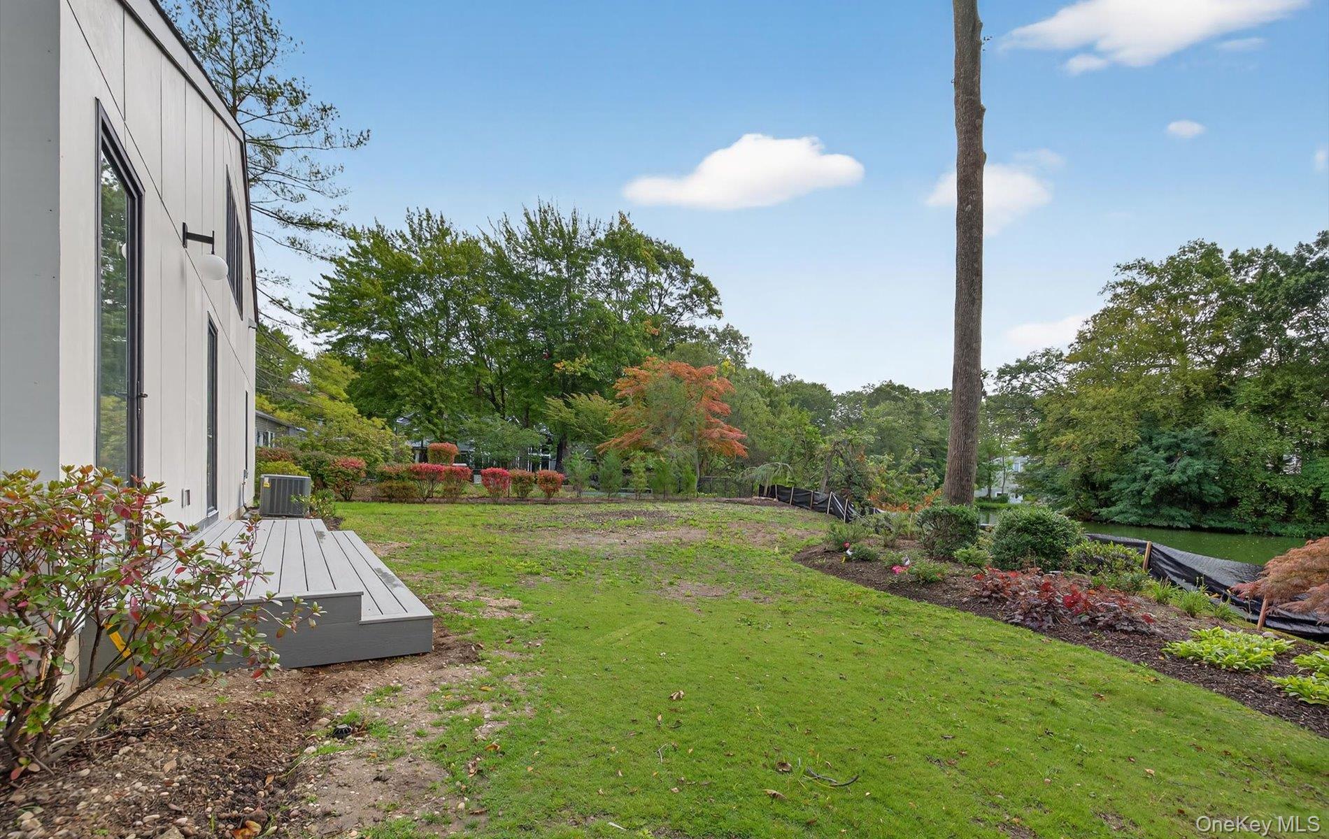 26 Windemere Way, Woodbury, NY 11797