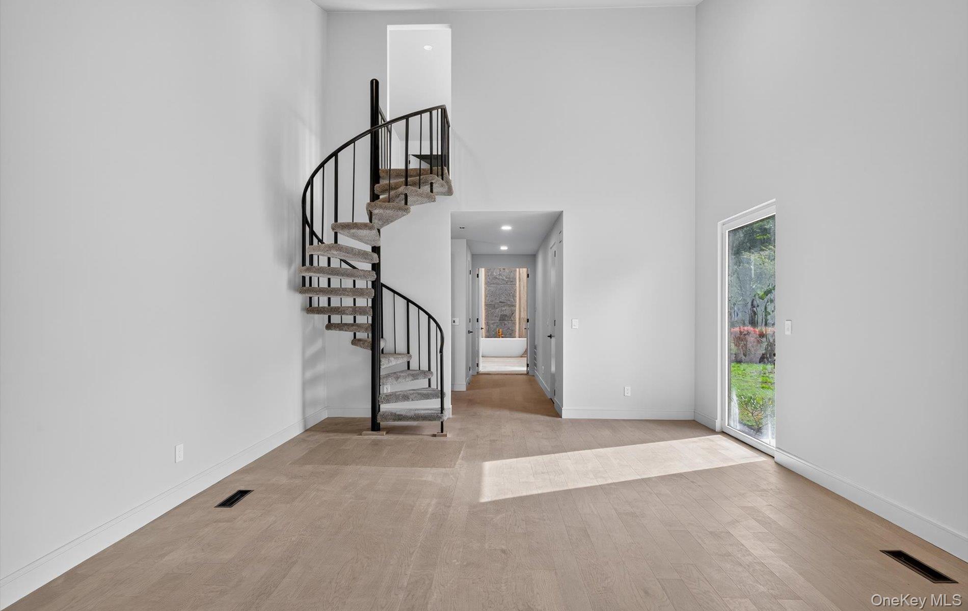 26 Windemere Way, Woodbury, NY 11797