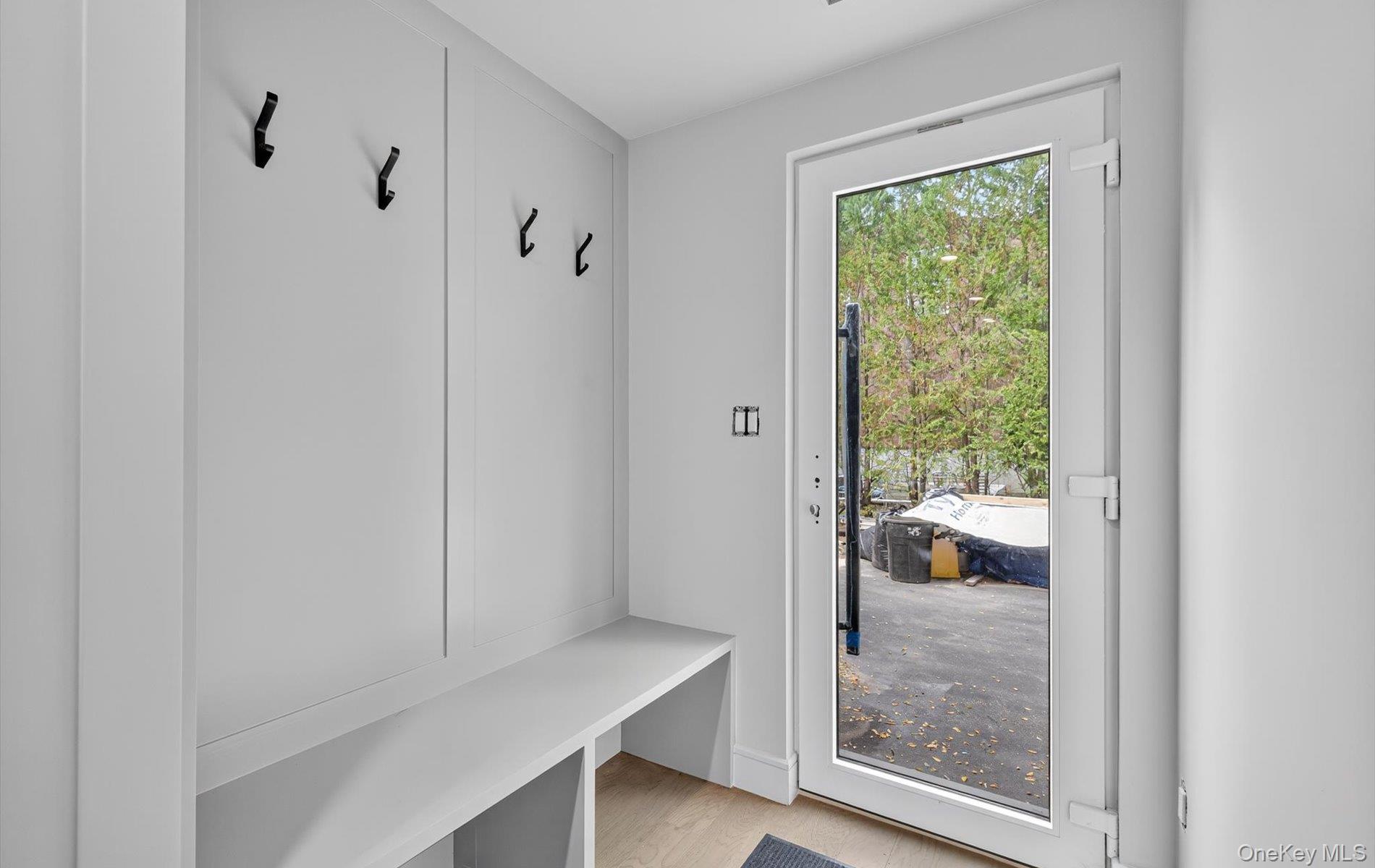 26 Windemere Way, Woodbury, NY 11797