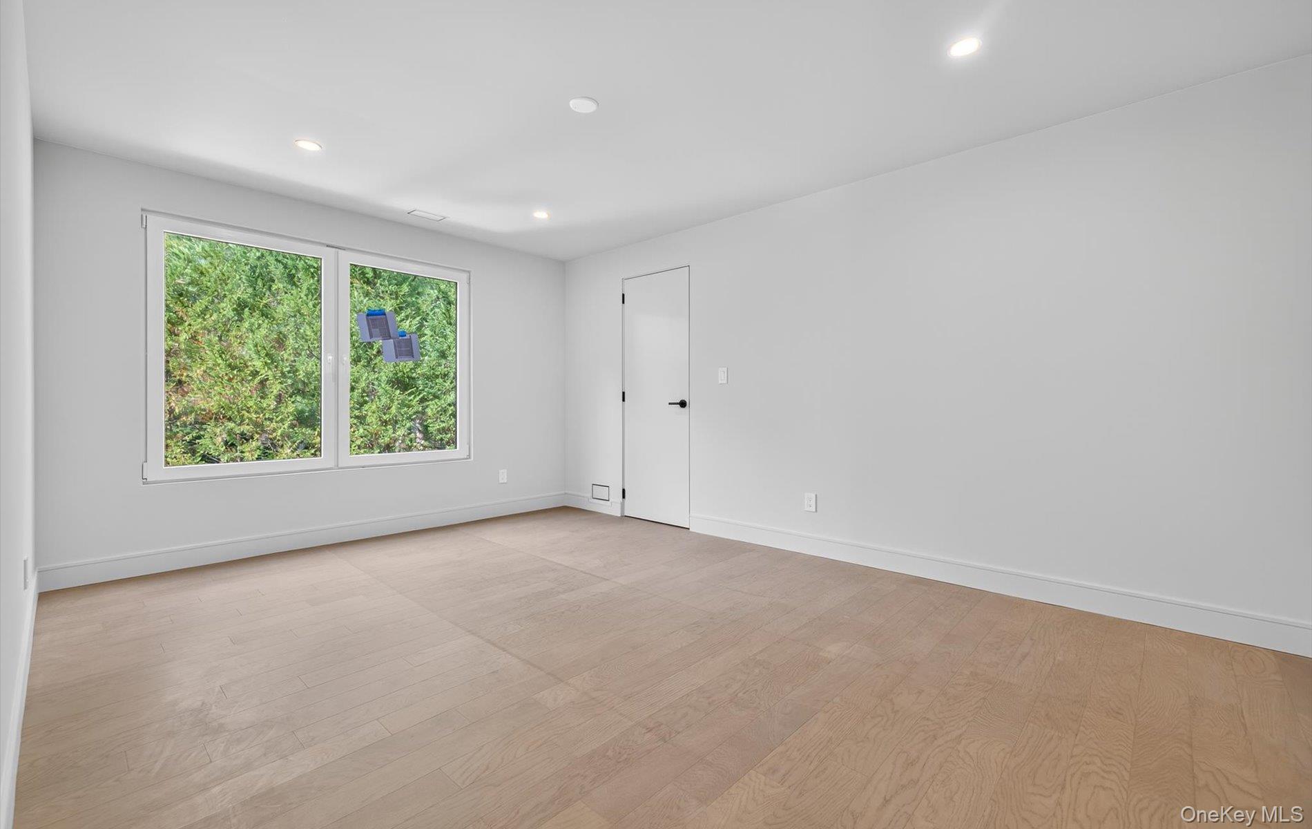 26 Windemere Way, Woodbury, NY 11797