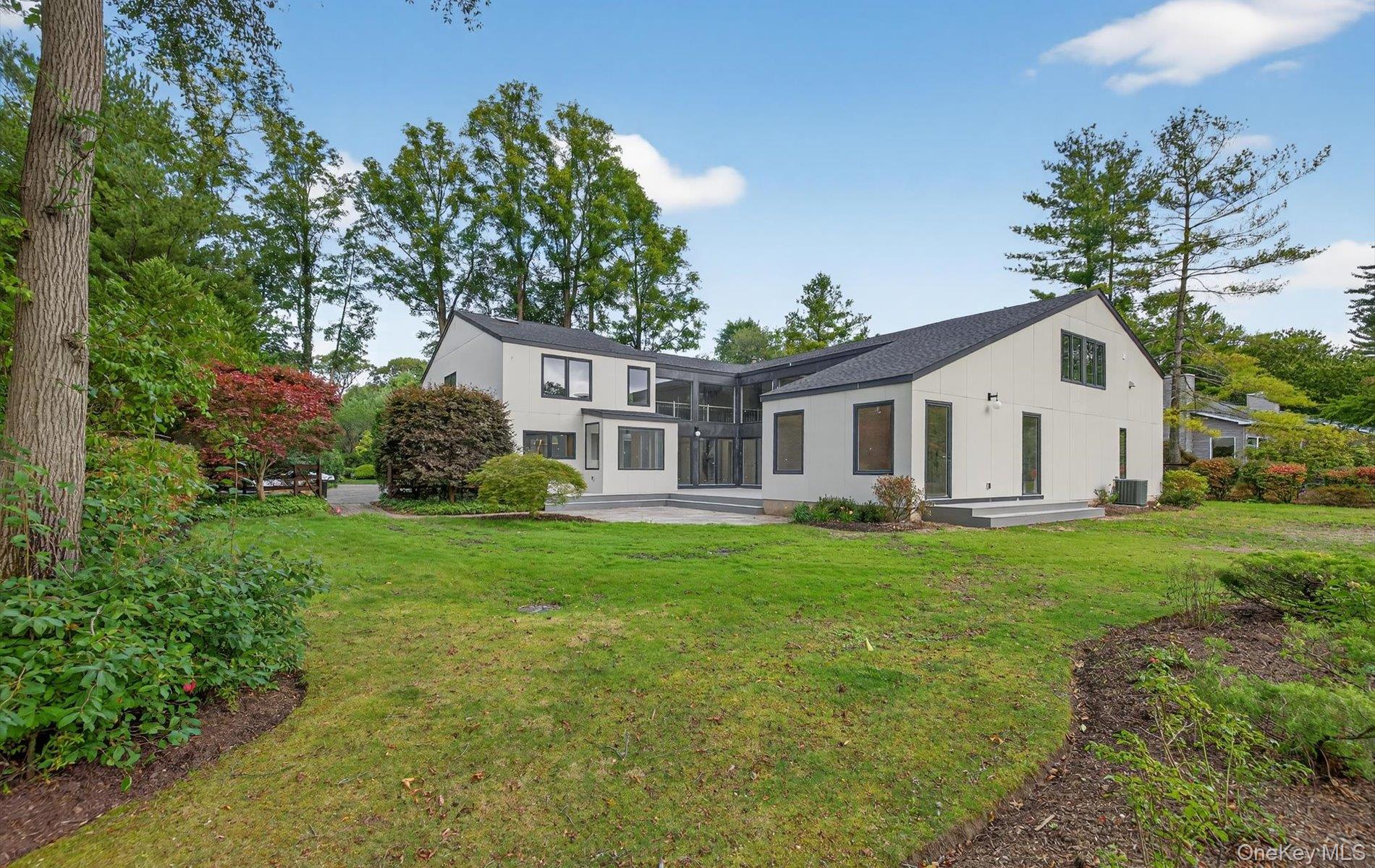 26 Windemere Way, Woodbury, NY 11797