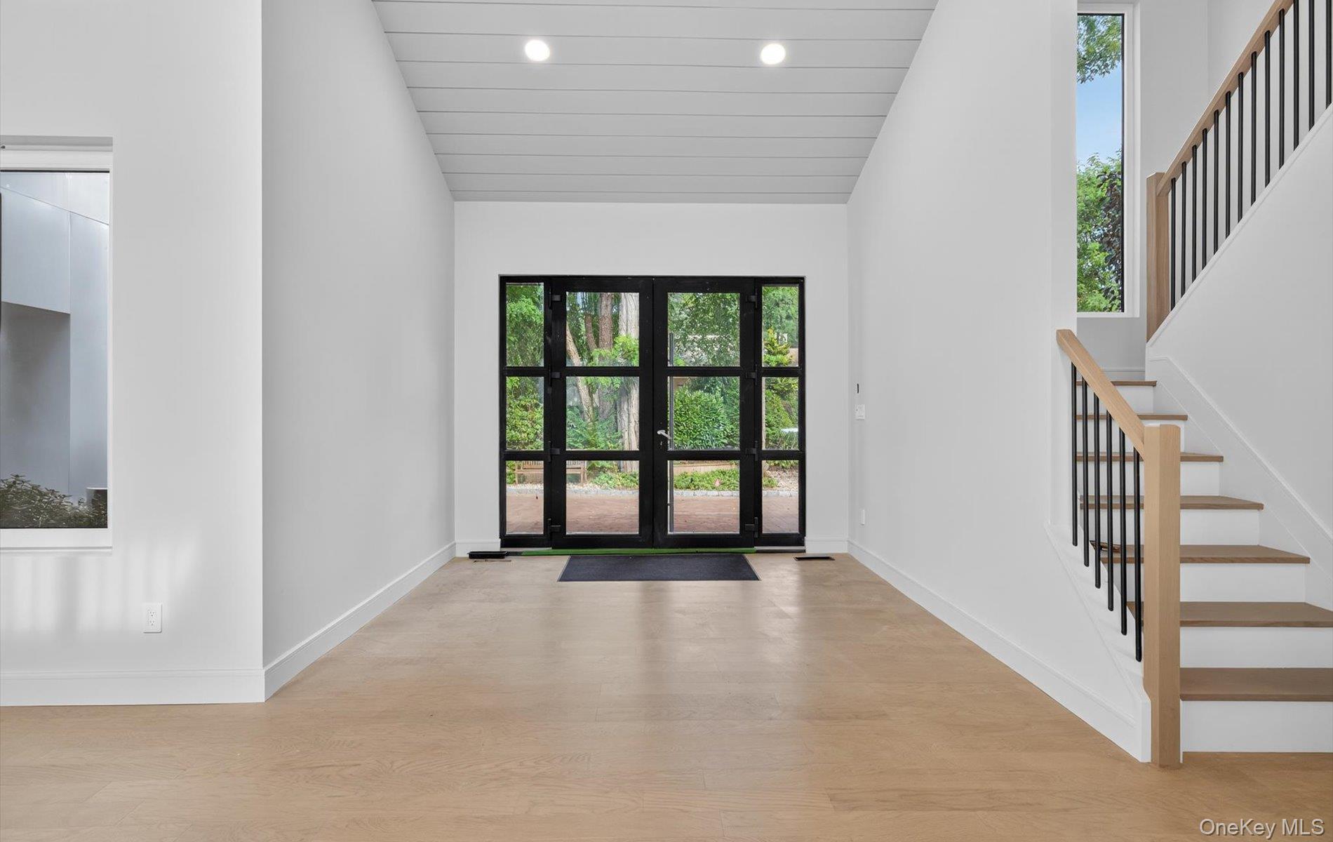 26 Windemere Way, Woodbury, NY 11797