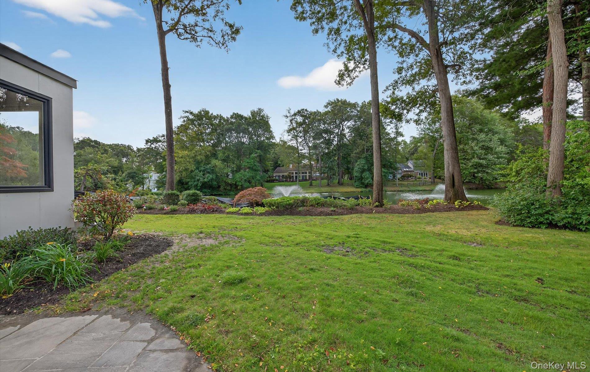 26 Windemere Way, Woodbury, NY 11797