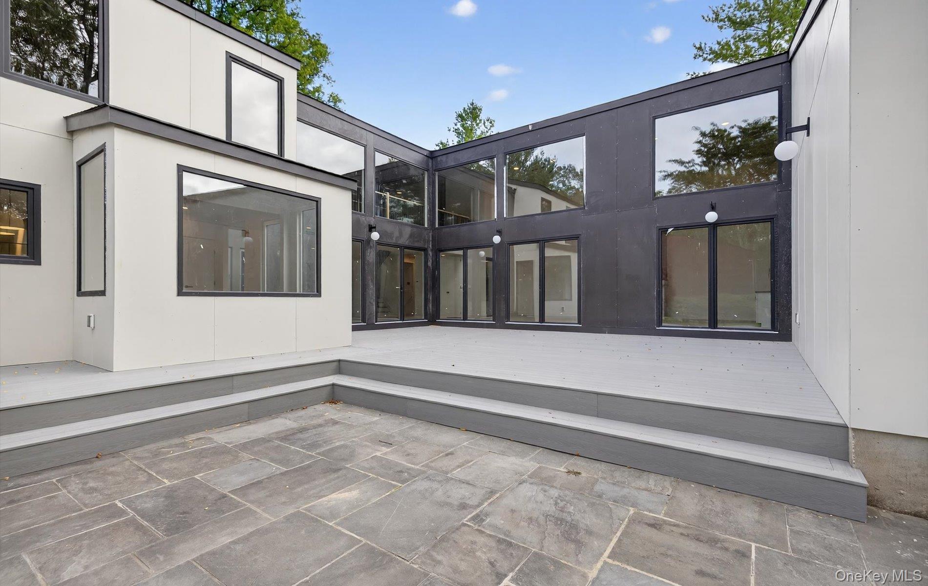 26 Windemere Way, Woodbury, NY 11797