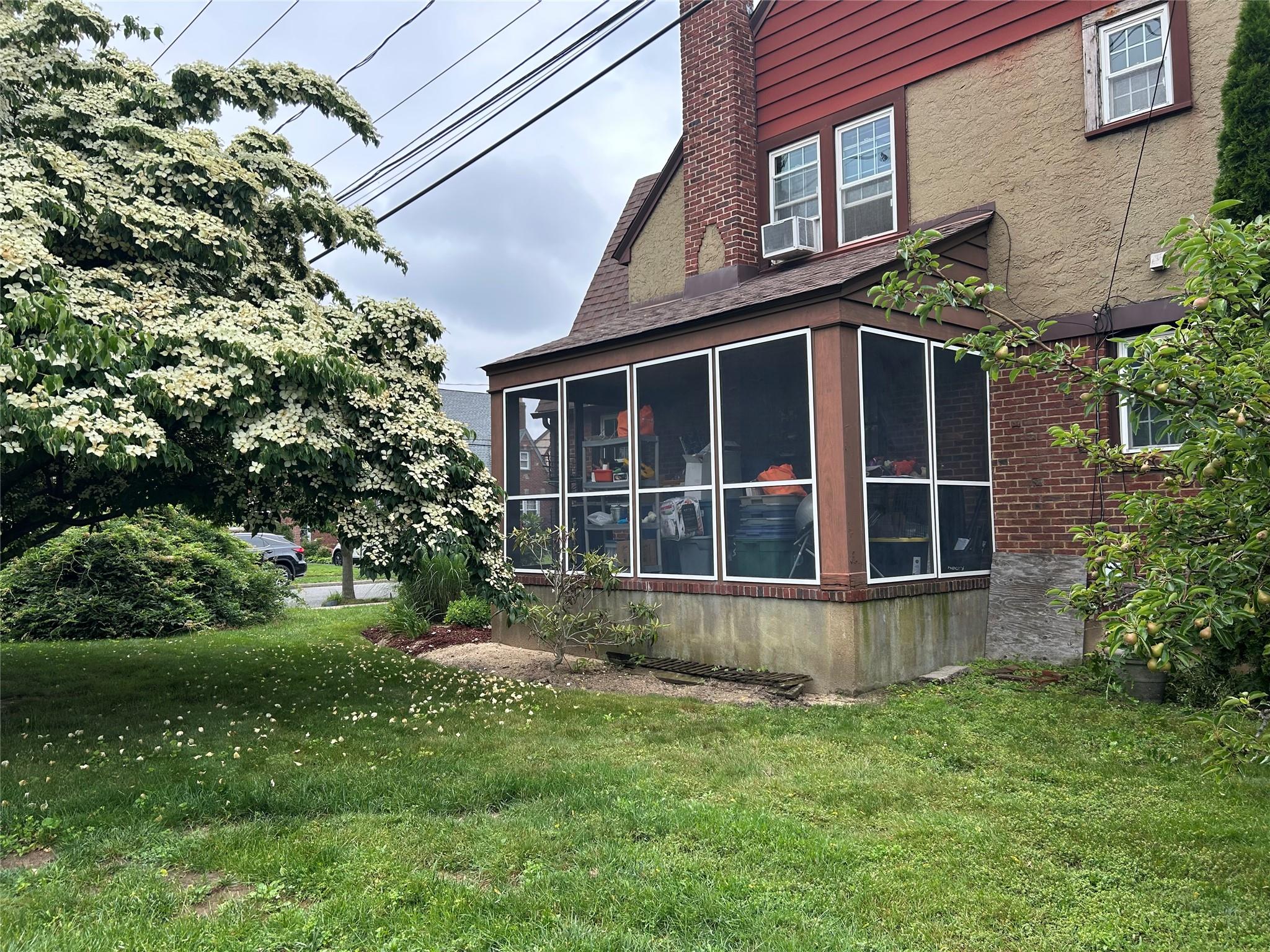9 Troy Place, Merrick, NY 11566