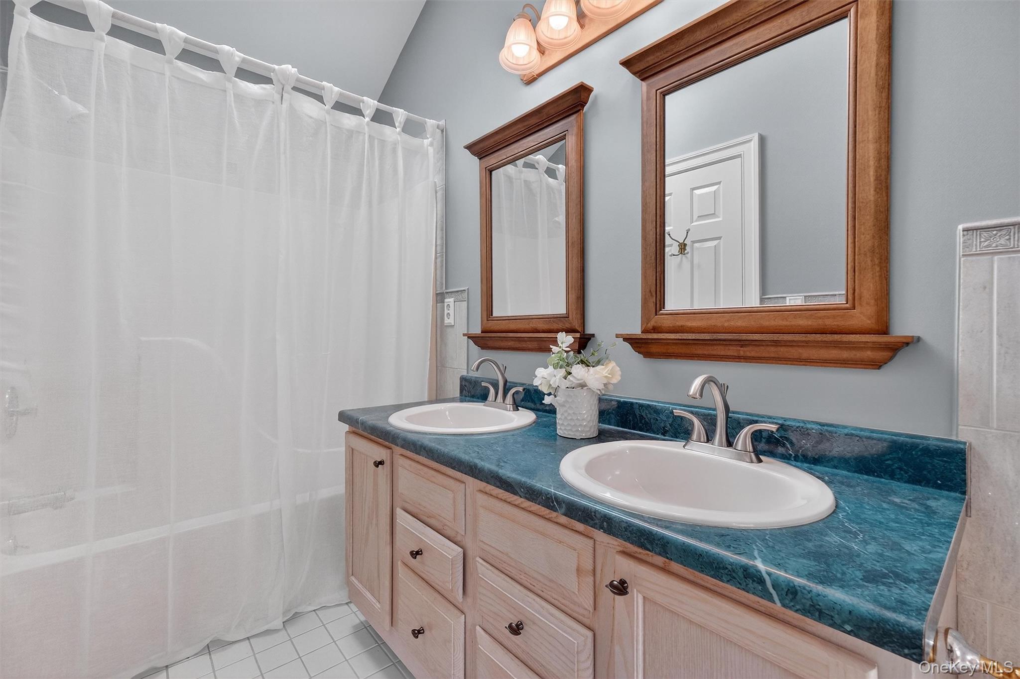 38 Prestwick Court, Poughkeepsie, NY 12603