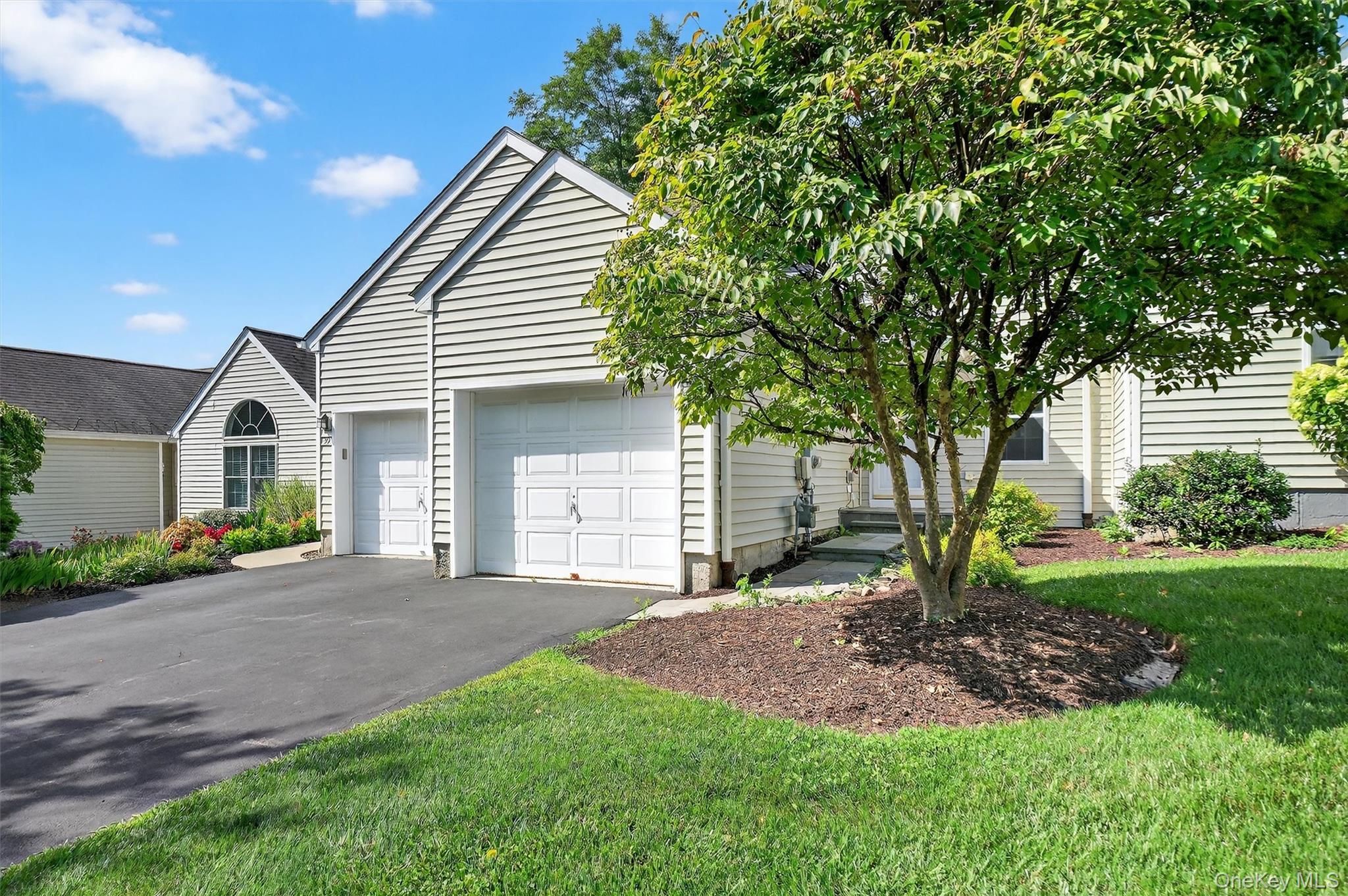 38 Prestwick Court, Poughkeepsie, NY 12603