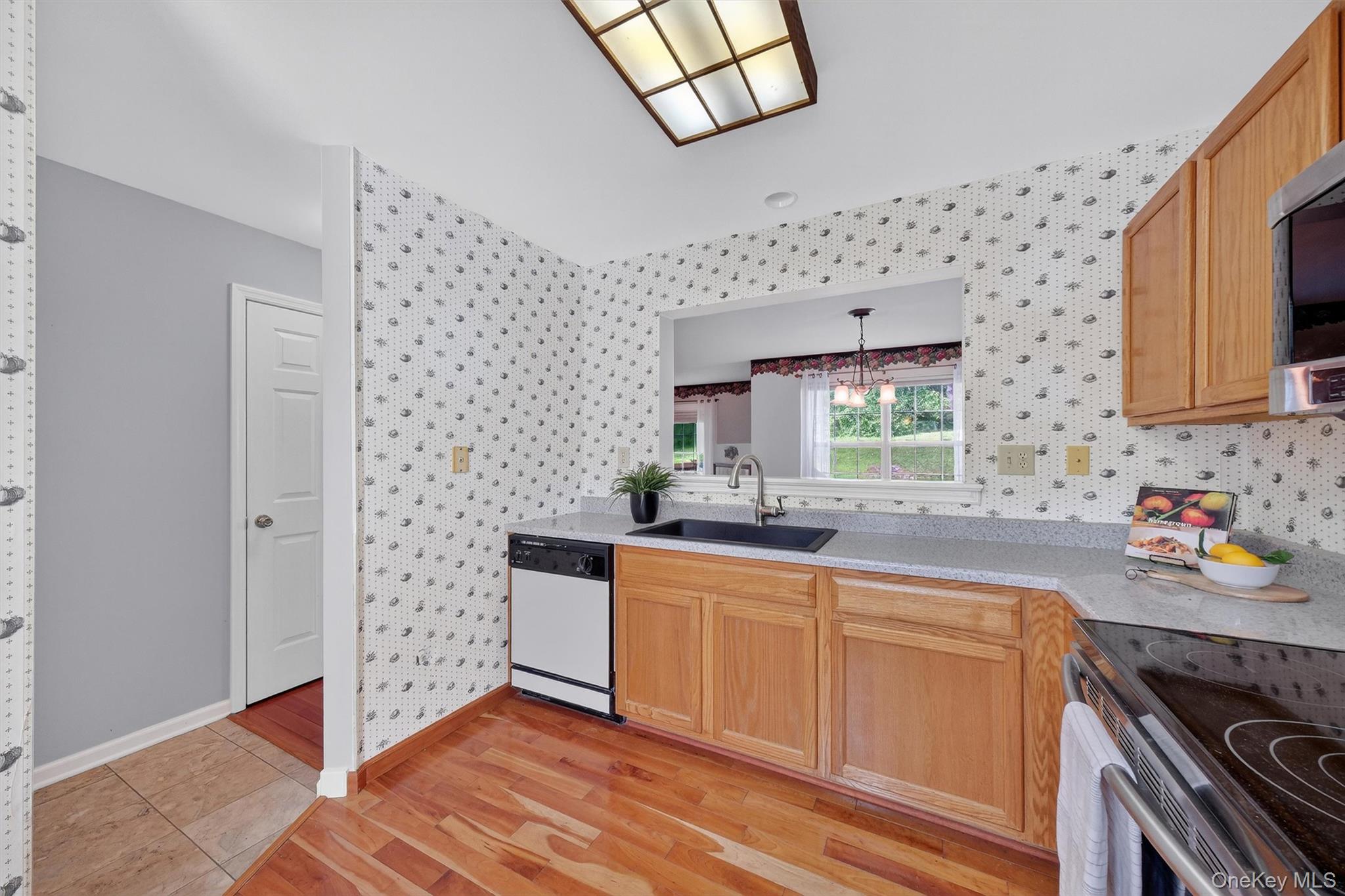 38 Prestwick Court, Poughkeepsie, NY 12603