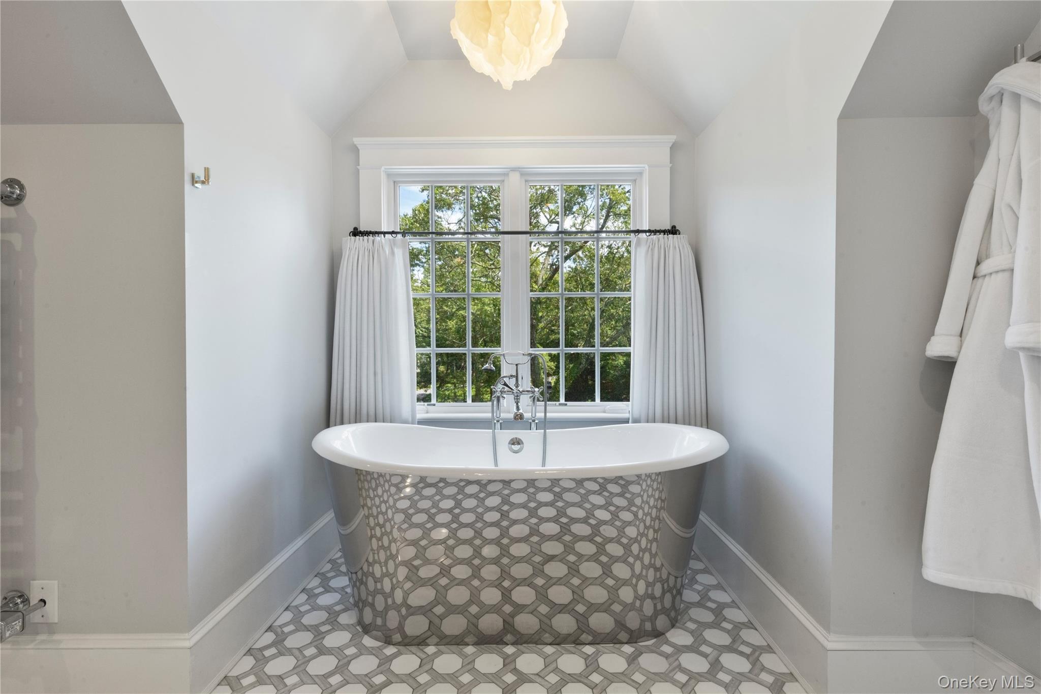 4 Commodore Avenue, Rye, NY 10580