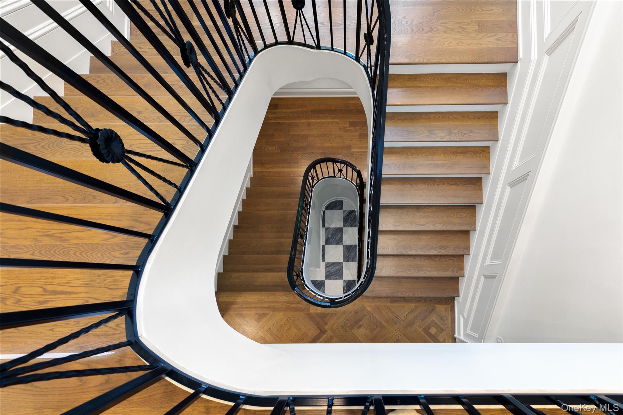 22 Terrace Court, Old Westbury, NY 11568