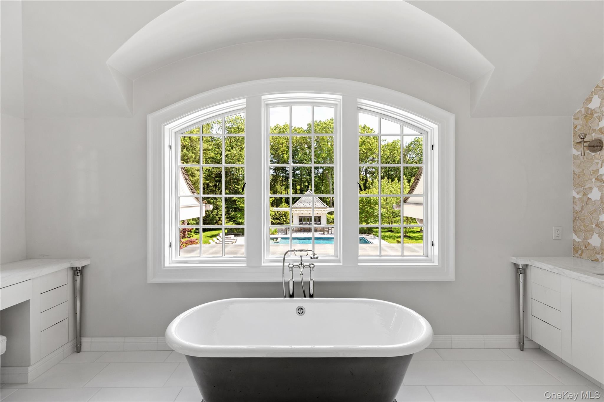 22 Terrace Court, Old Westbury, NY 11568