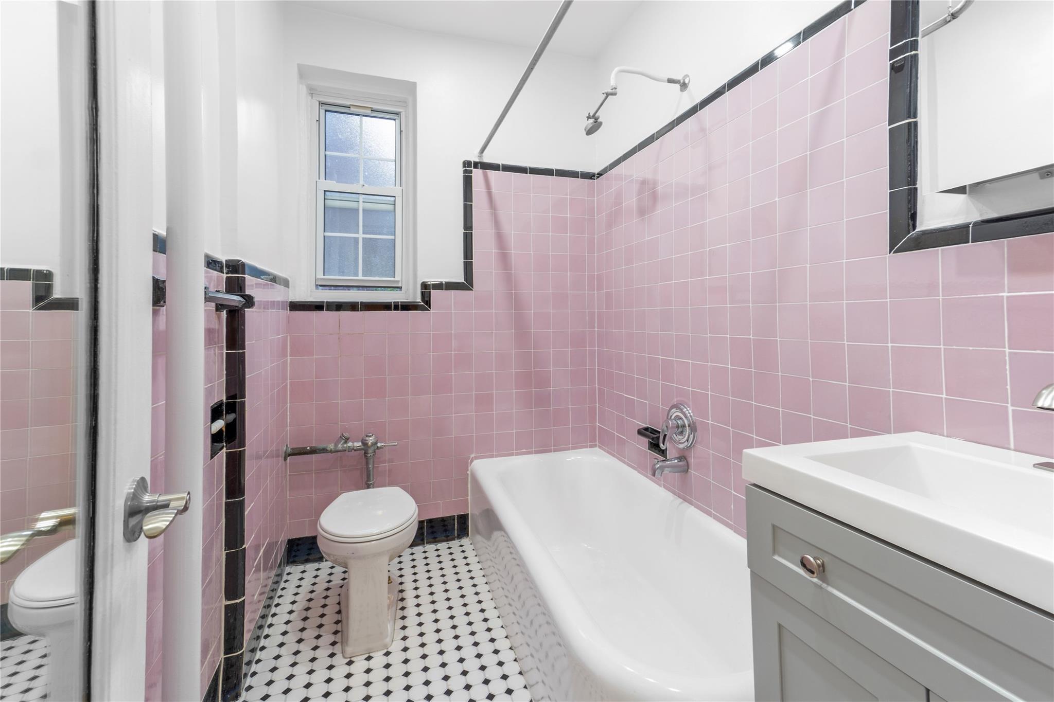 11007 73rd Road # 4D, Forest Hills, NY 11375