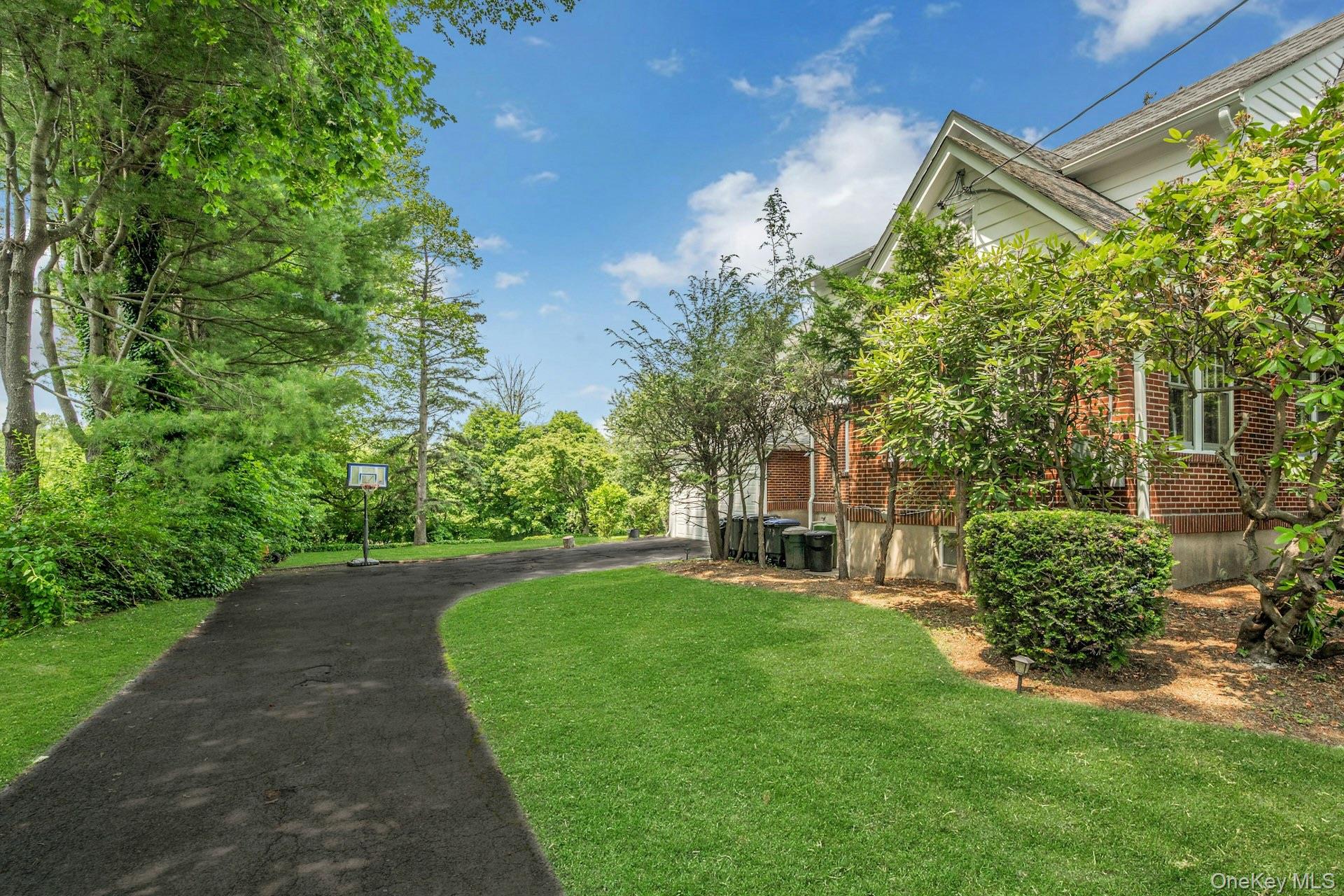 11 Oxford Road, White Plains, NY 10605