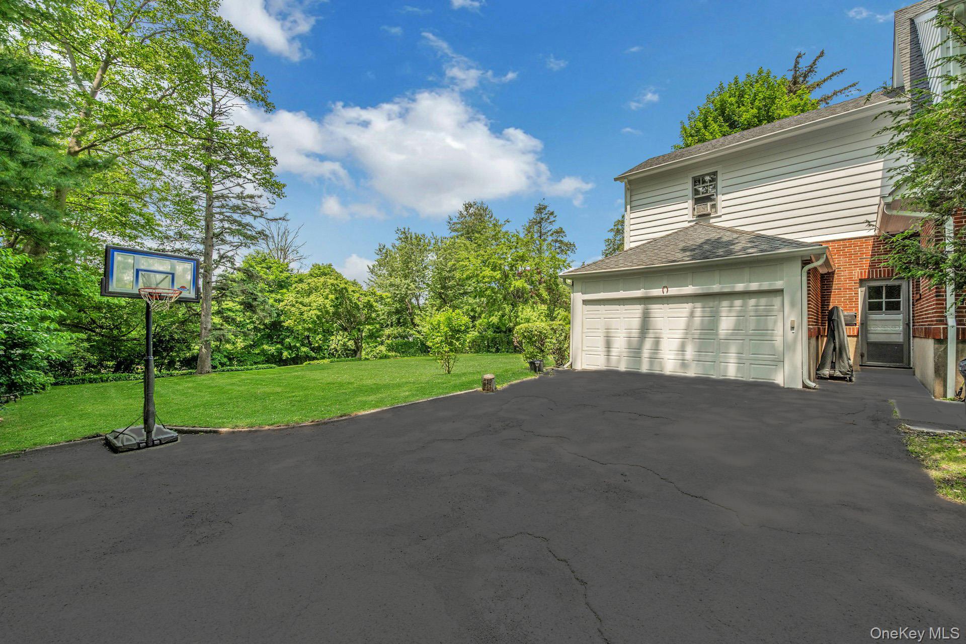 11 Oxford Road, White Plains, NY 10605