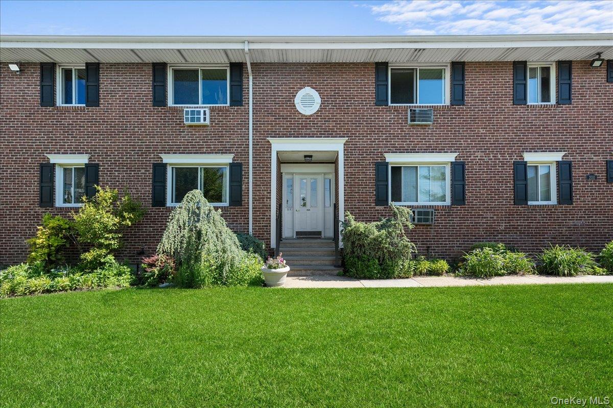 200 Merrick Road # R, Amityville, NY 11701