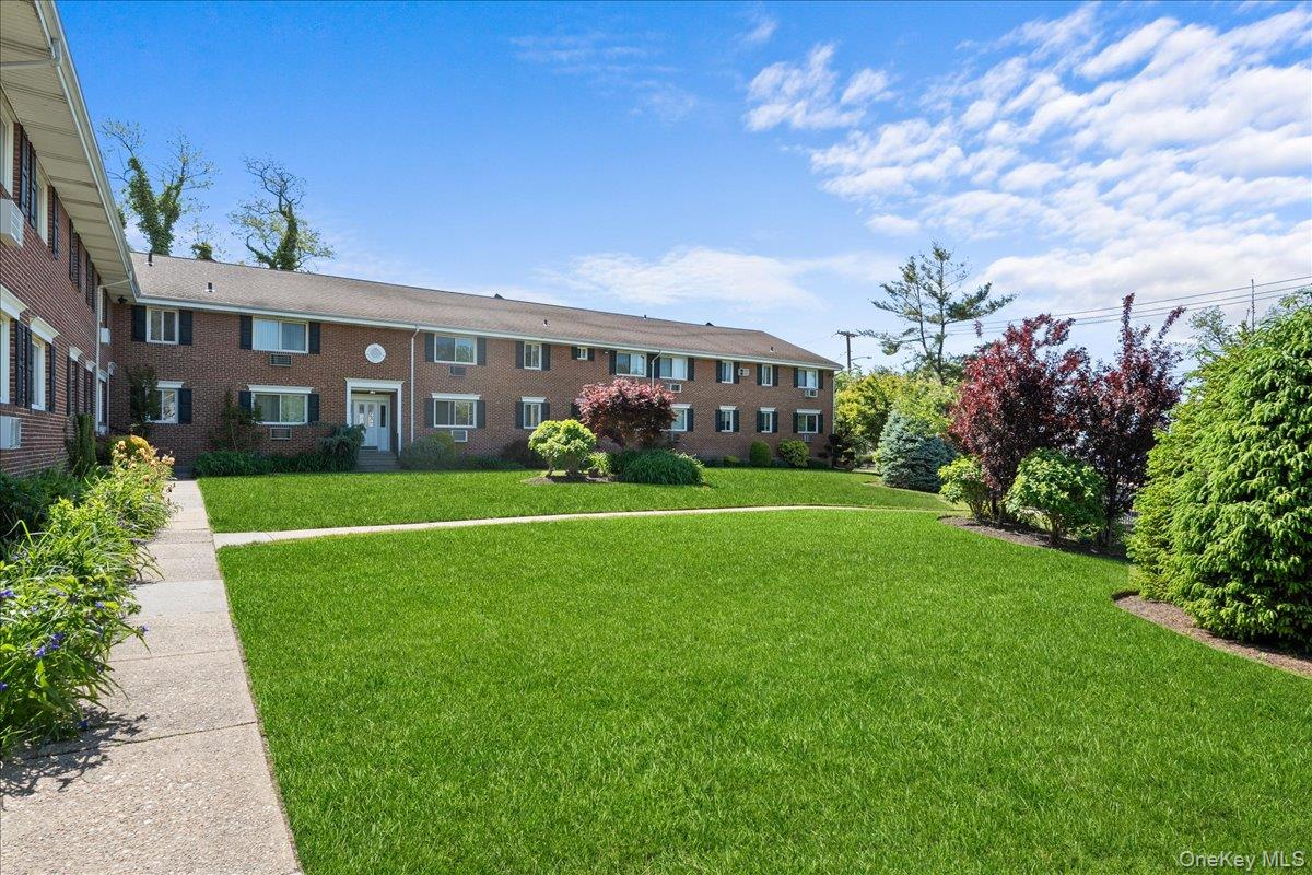 200 Merrick Road # R, Amityville, NY 11701
