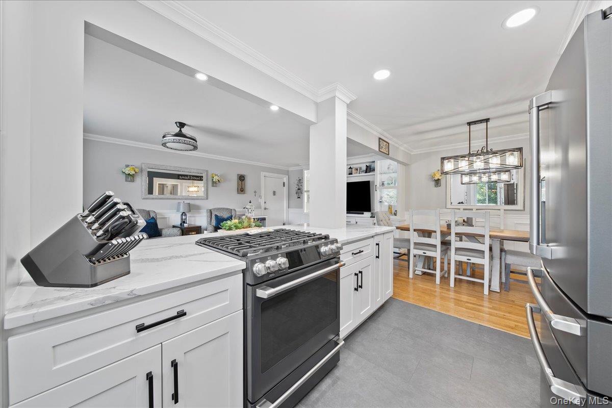 200 Merrick Road # R, Amityville, NY 11701