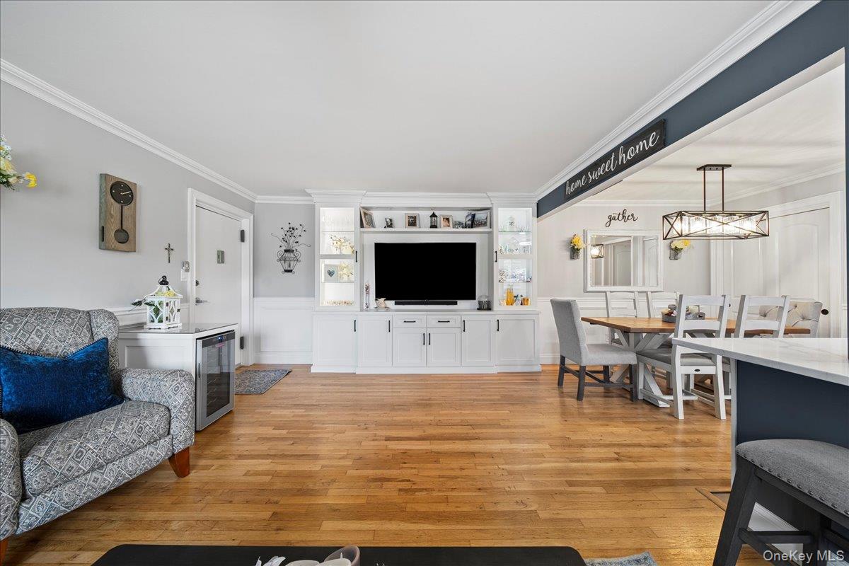 200 Merrick Road # R, Amityville, NY 11701