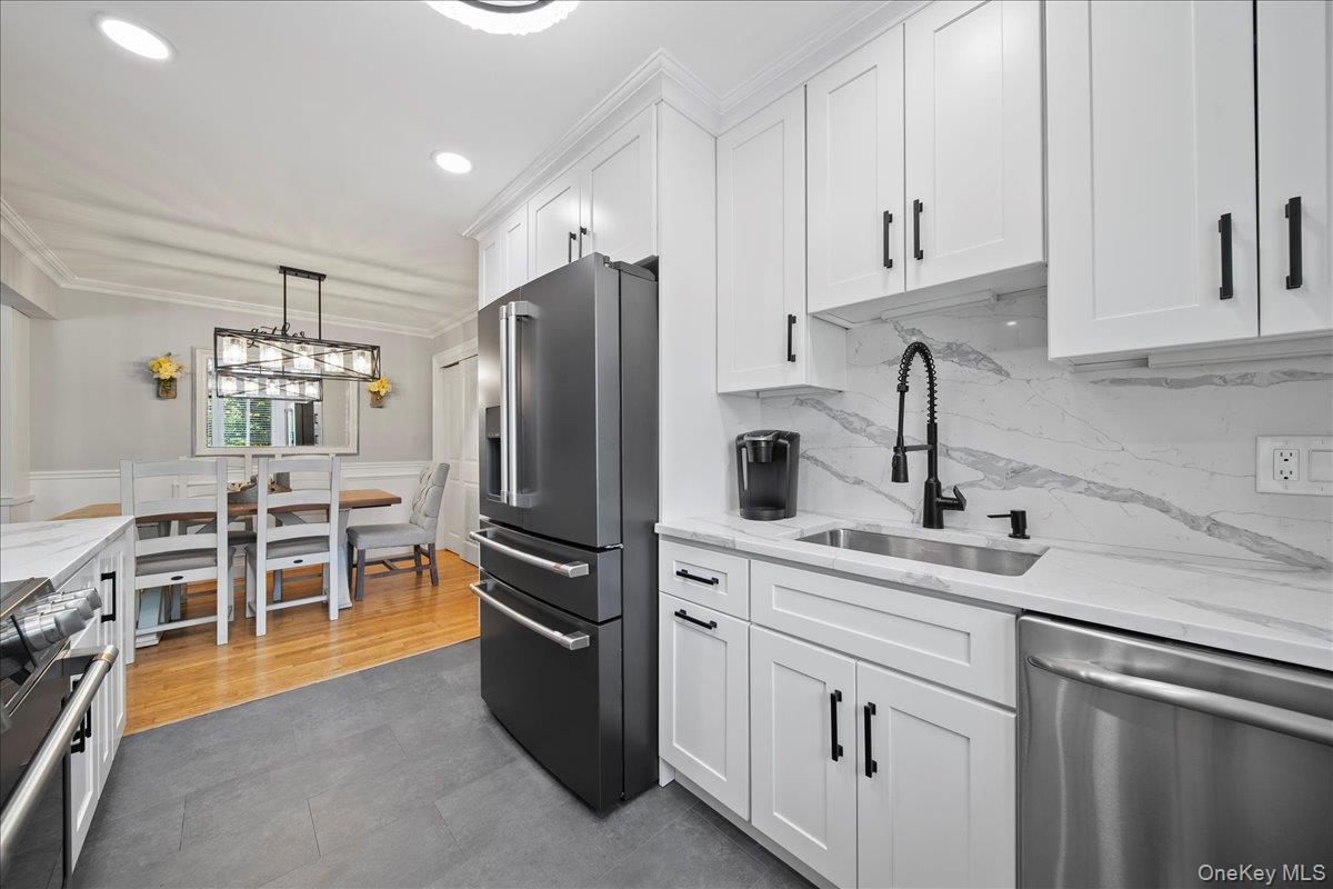 200 Merrick Road # R, Amityville, NY 11701