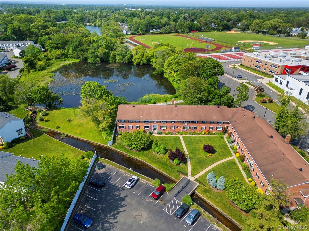 200 Merrick Road # R, Amityville, NY 11701