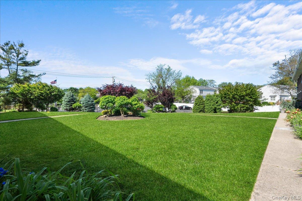 200 Merrick Road # R, Amityville, NY 11701