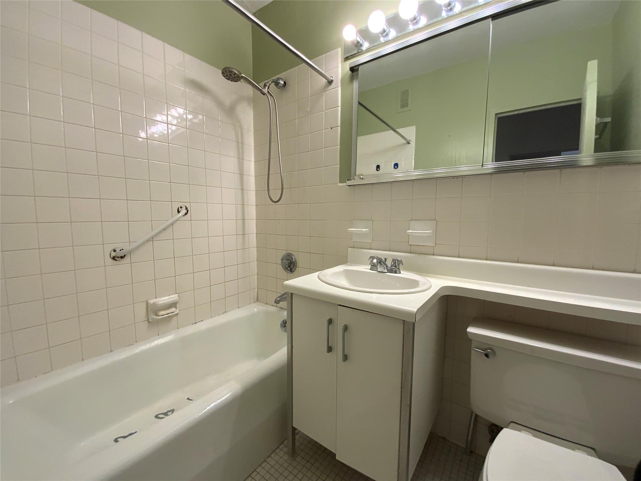 27110 Grand Central Parkway # 11A, Floral Park, NY 11005