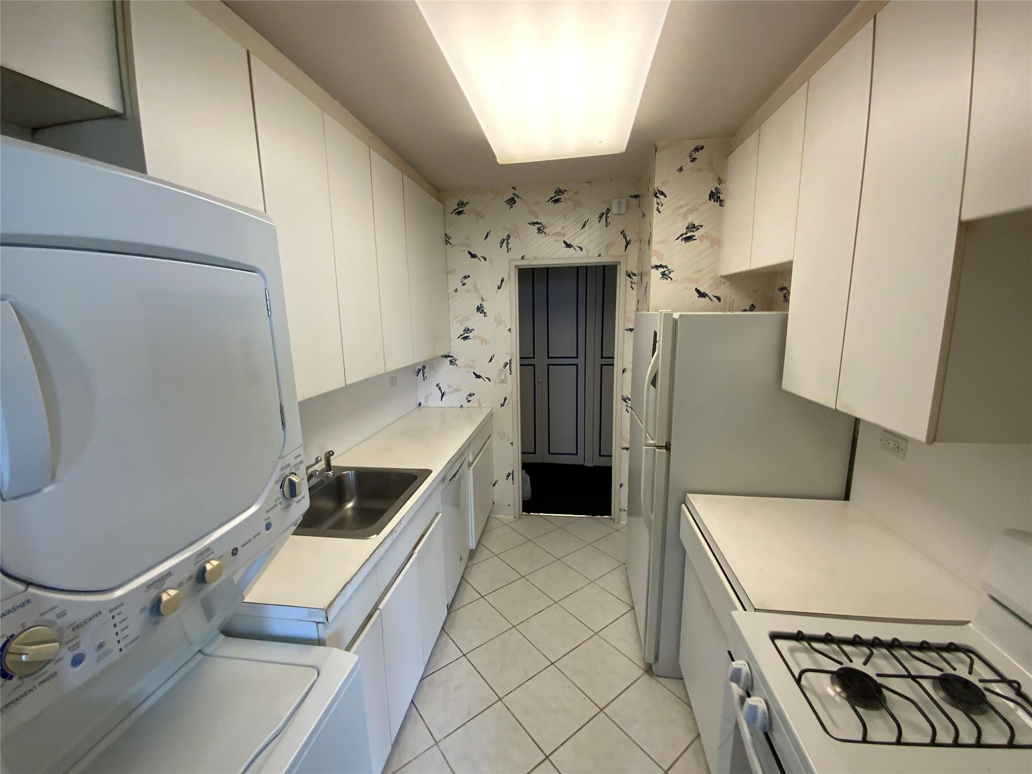 27110 Grand Central Parkway # 11A, Floral Park, NY 11005