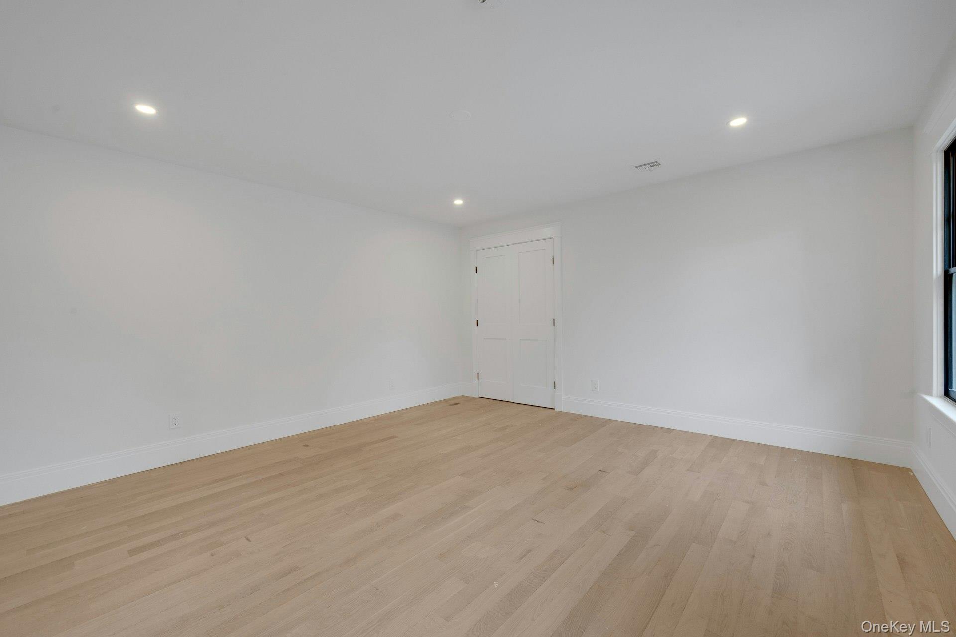 32 Sycamore Road, Scarsdale, NY 10583