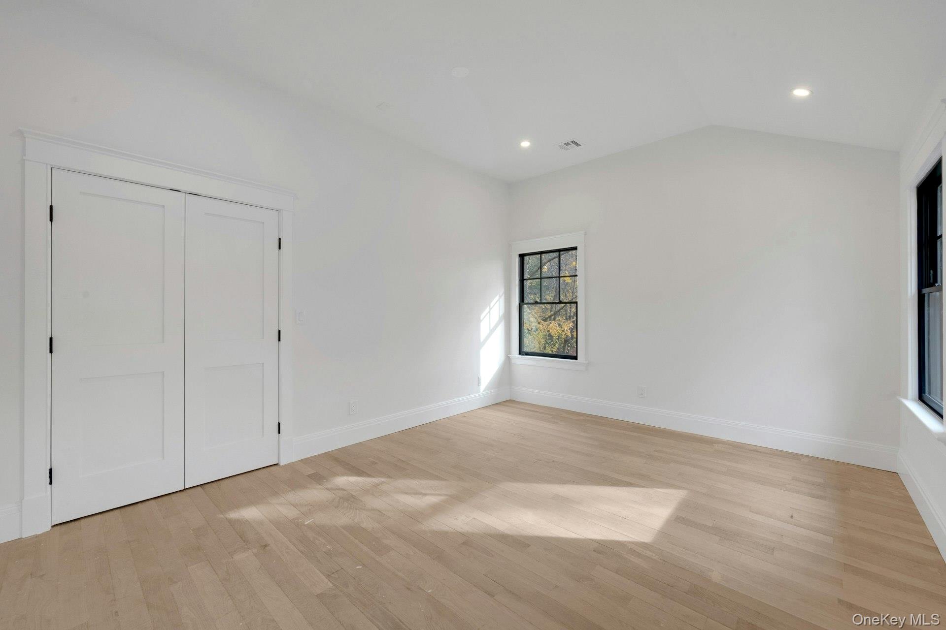 32 Sycamore Road, Scarsdale, NY 10583