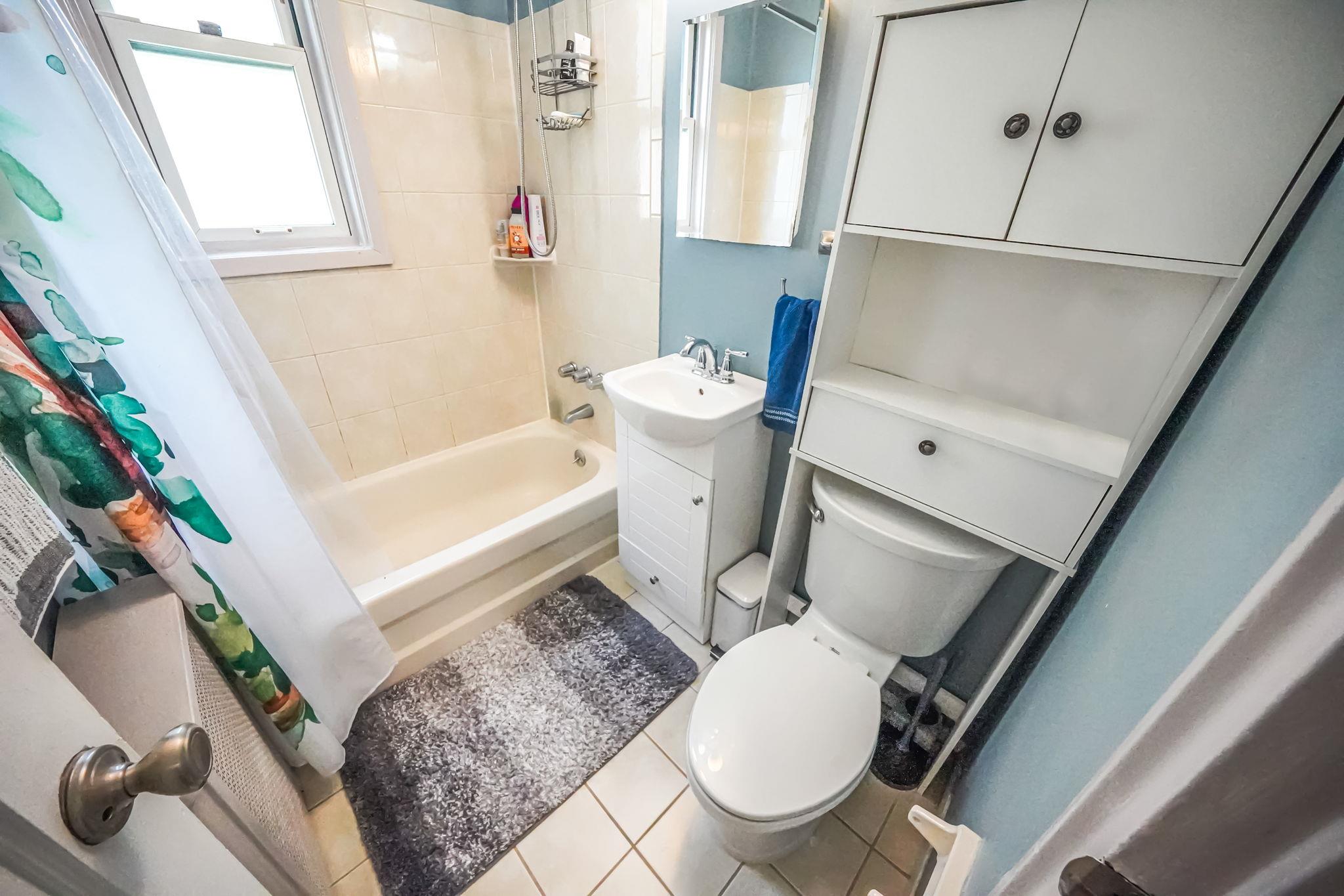 23 Edwards Street # 1C, Roslyn Heights, NY 11577