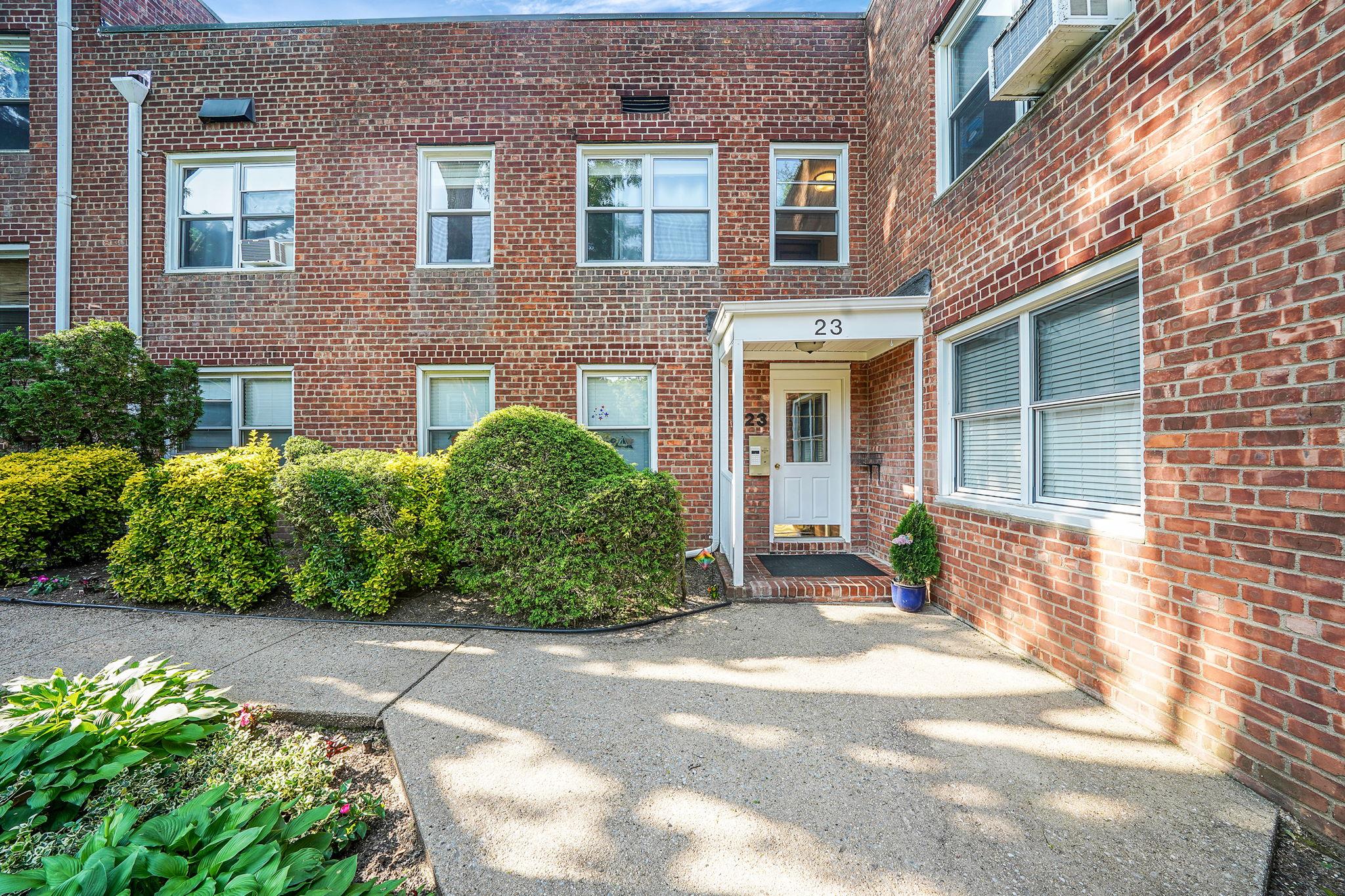 23 Edwards Street # 1C, Roslyn Heights, NY 11577