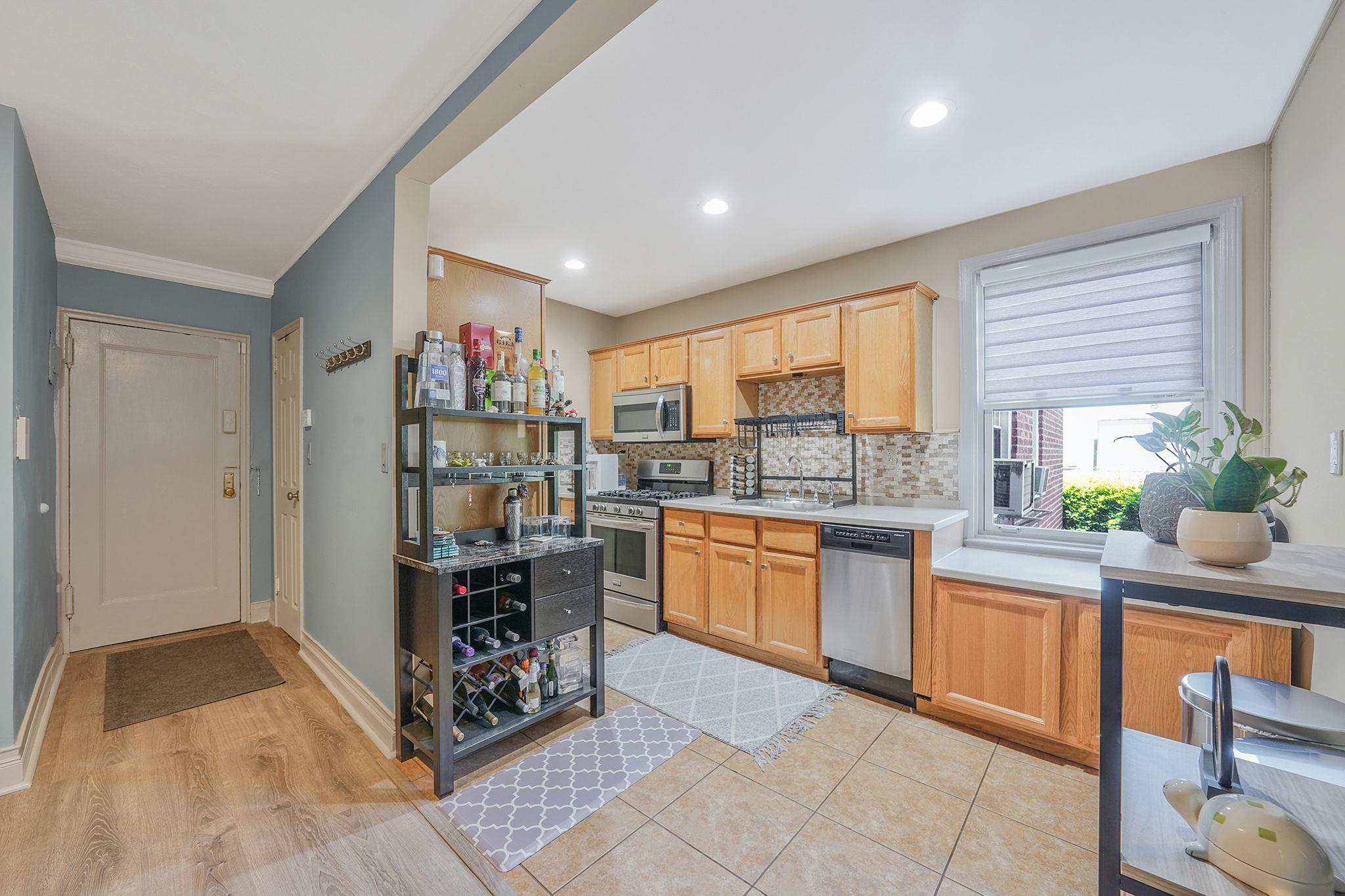 23 Edwards Street # 1C, Roslyn Heights, NY 11577