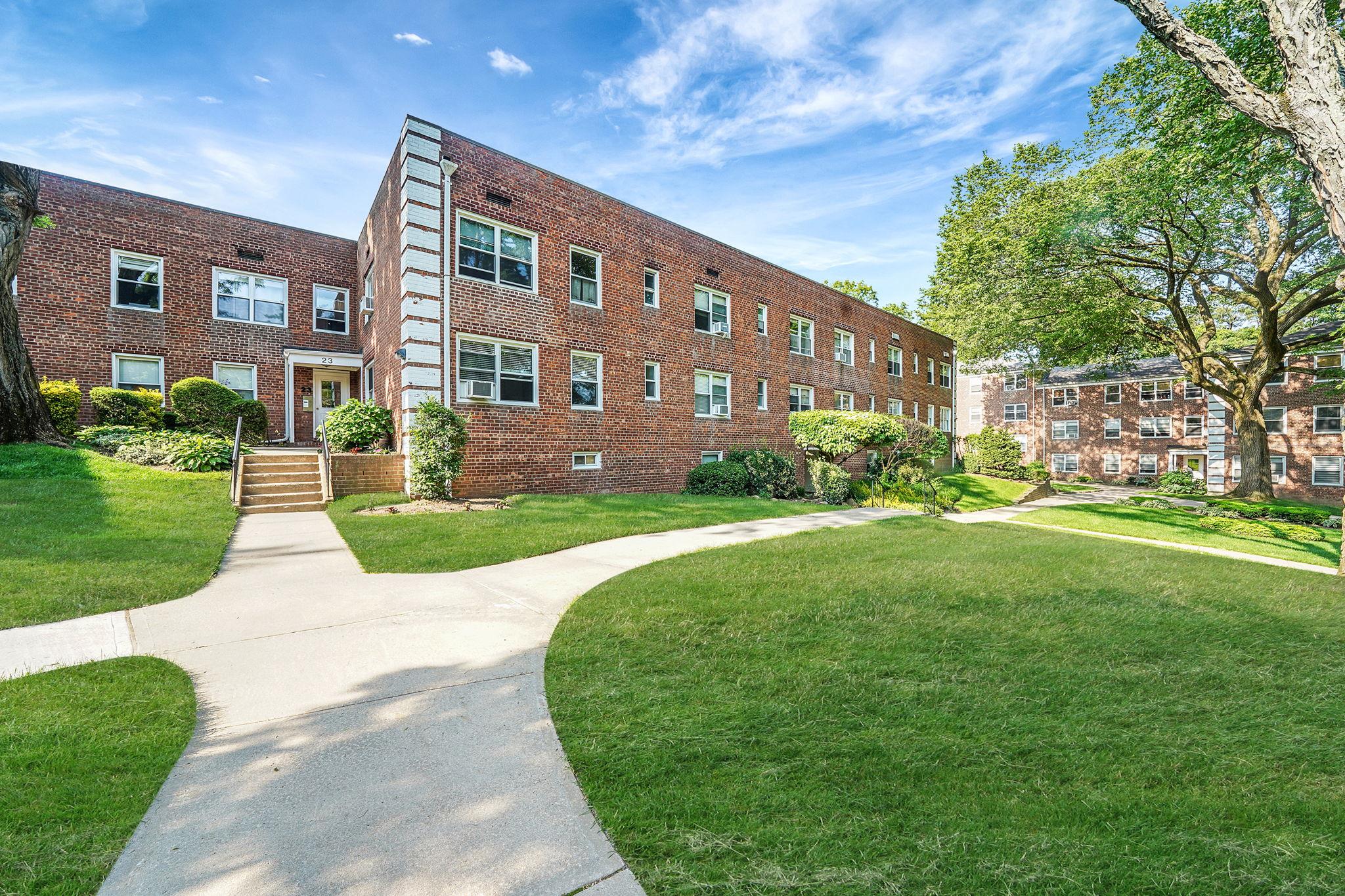 23 Edwards Street # 1C, Roslyn Heights, NY 11577