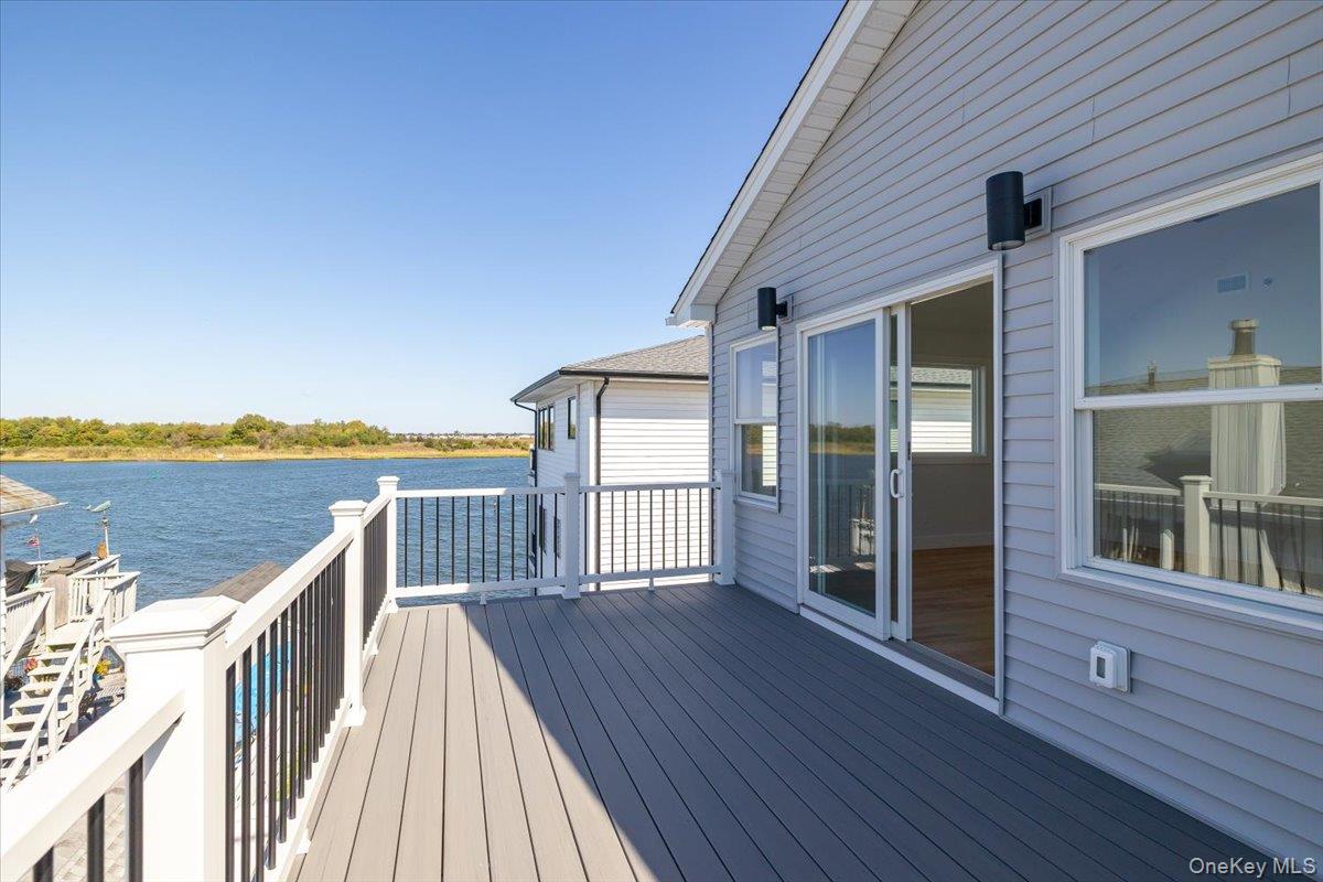 12 Pershing Place, Island Park, NY 11558